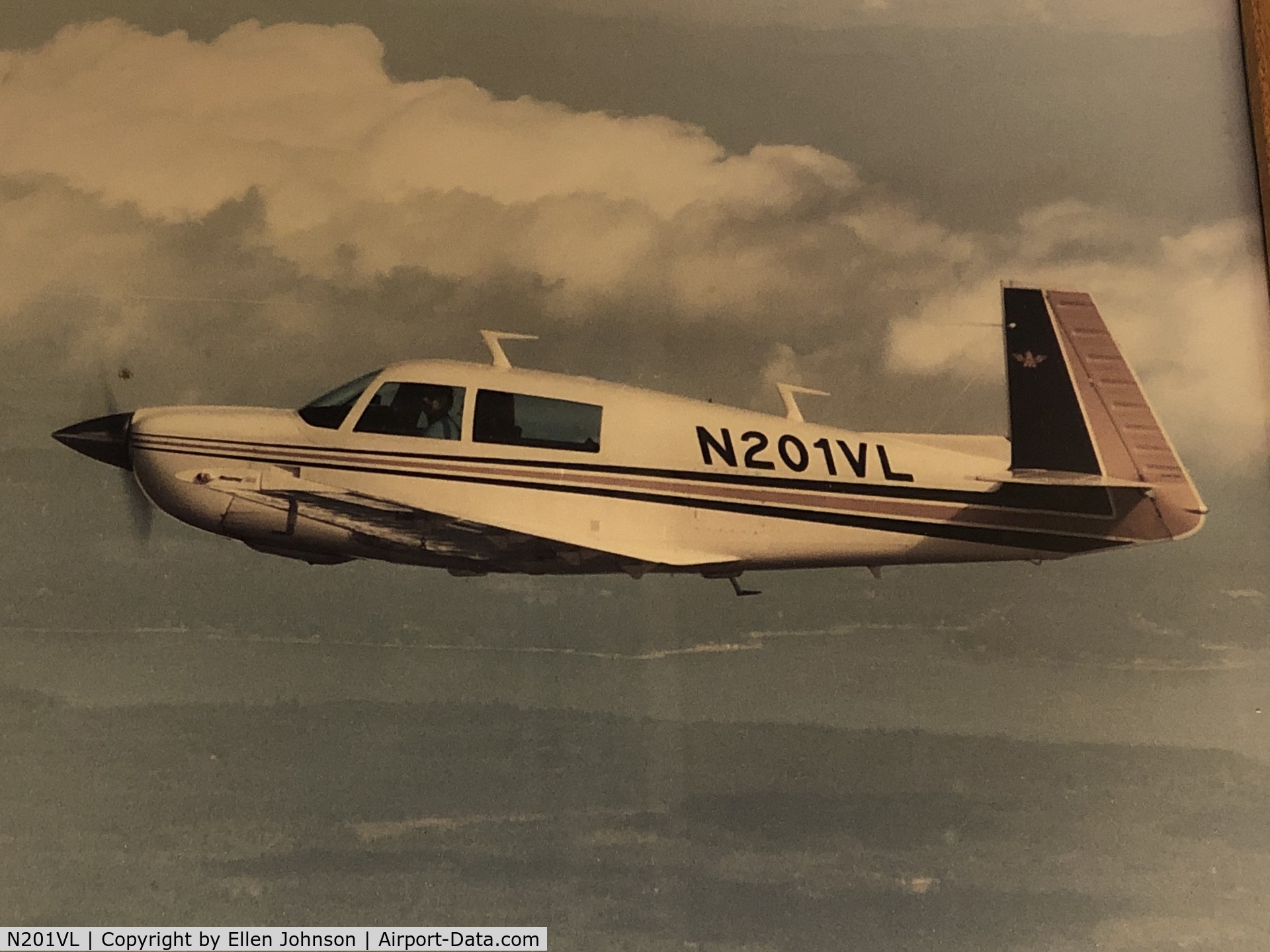 N201VL, 1977 Mooney M20J 201 C/N 24-0398, N201VL airborne above the Puget Sound area of the Pacific Northwest