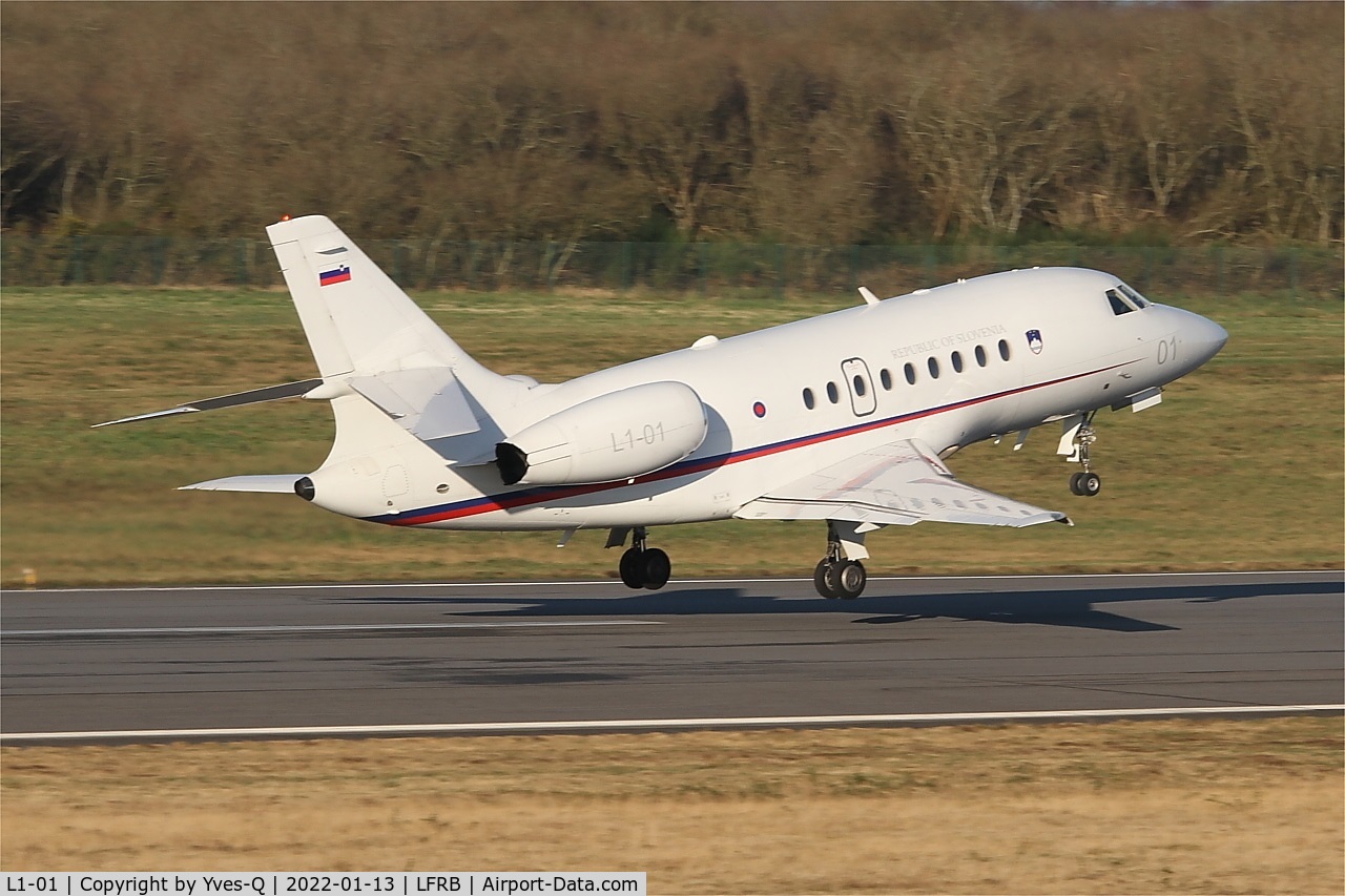L1-01, 2003 Dassault Falcon 2000EX C/N 15, Dassault Falcon 2000EX, Take off rwy 07R, Brest-Bretagne airport (LFRB-BES)
