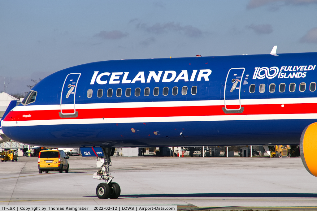 TF-ISX, 2000 Boeing 757-3E7 C/N 30179, Icelandair Boeing 757-300 