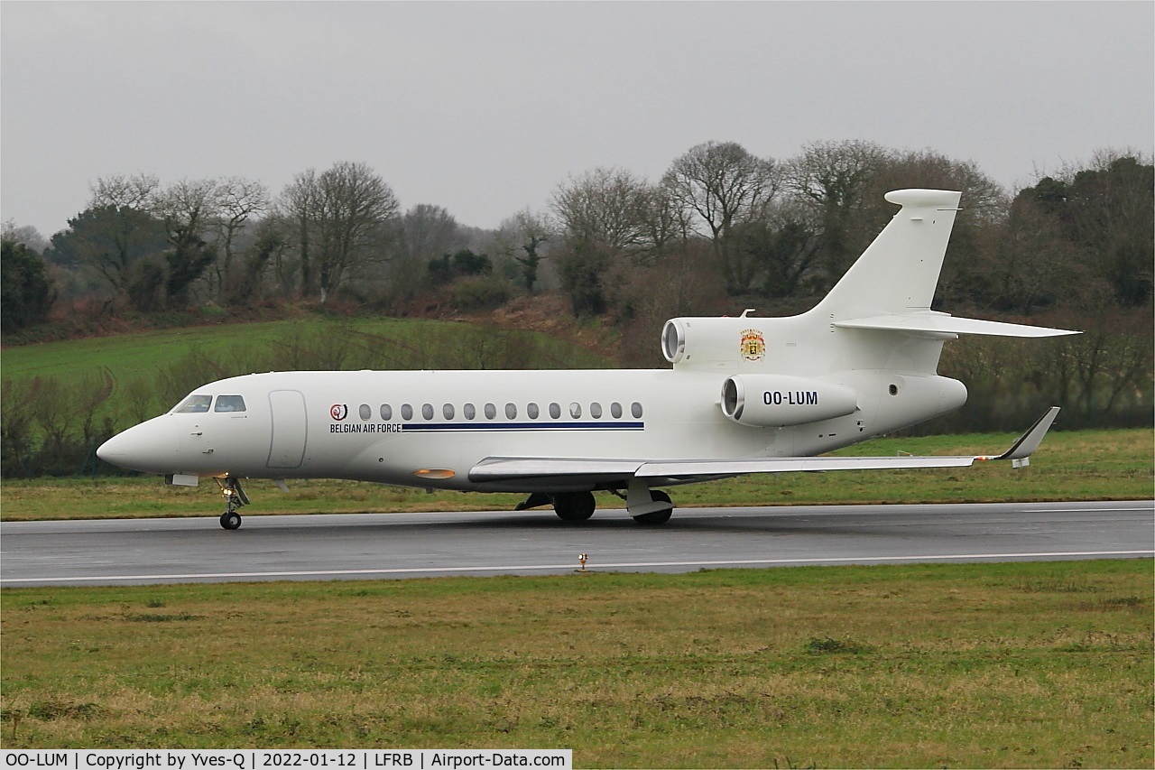 OO-LUM, 2007 Dassault Falcon 7X C/N 004, Dassault Falcon 7X, Taxiing rwy 07R, Brest-Bretagne airport (LFRB-BES)