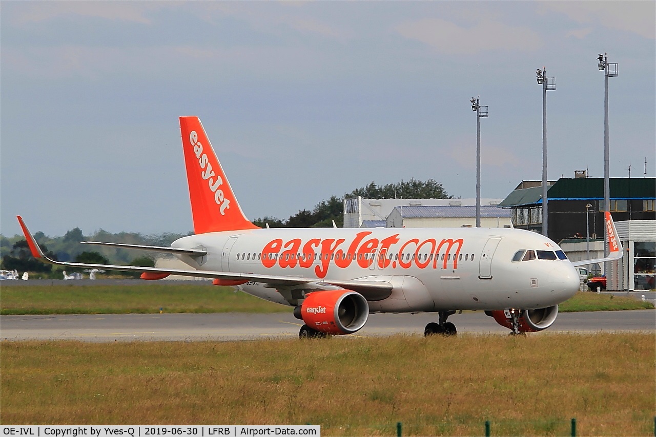 OE-IVL, 2014 Airbus A320-214 C/N 6188, Airbus A320-214, Taxiing, Brest-Bretagne airport (LFRB-BES)
