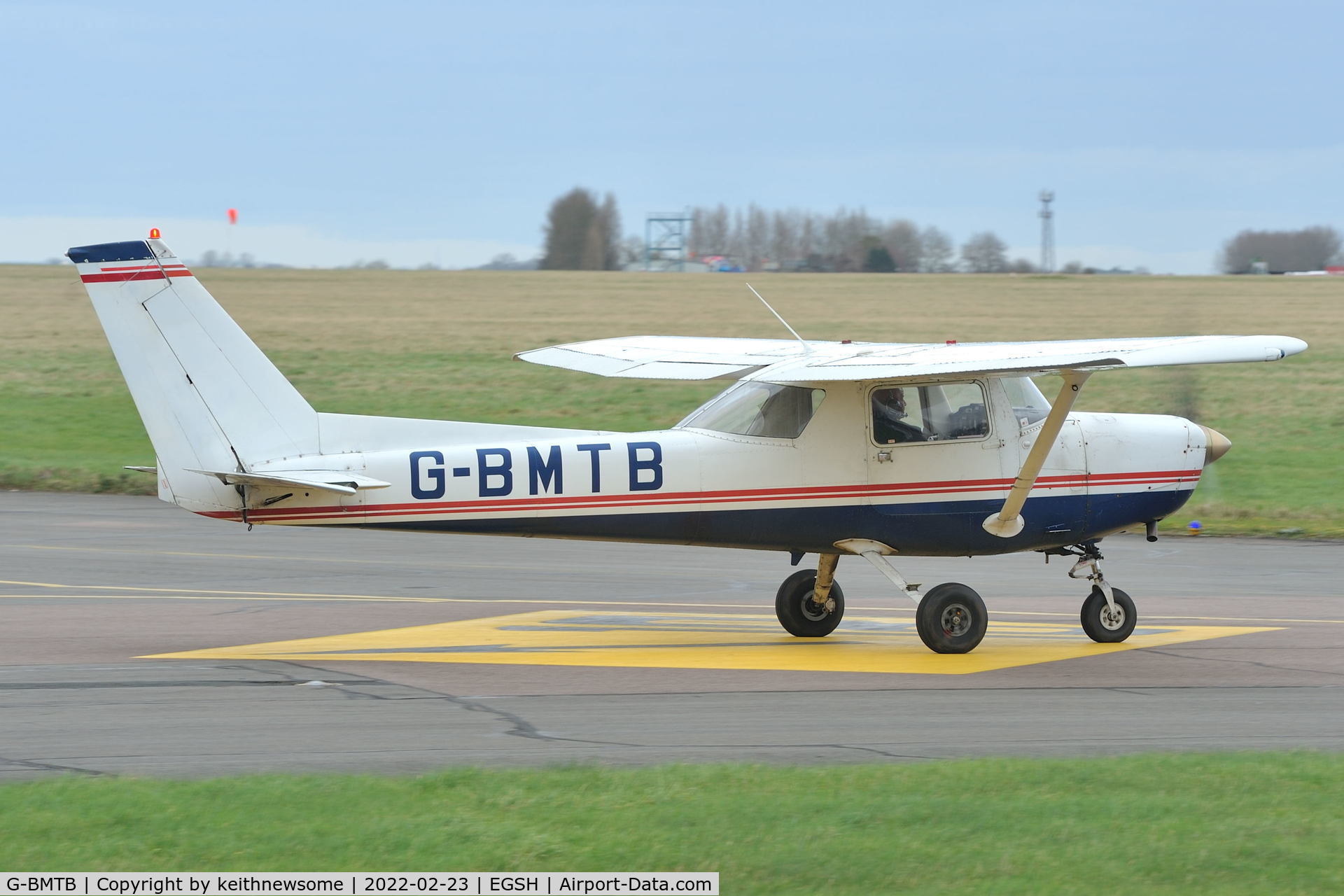 G-BMTB, 1977 Cessna 152 C/N 152-80672, Leaving Norwich for Stapleford.