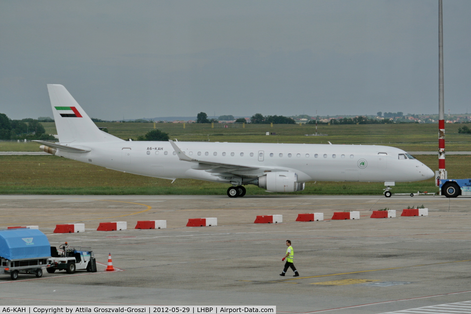 A6-KAH, 2010 Embraer ERJ-190-100ECJ Lineage 1000 C/N 19000236, LHBP - Budapest Airport-Ferihegy I. Hungary