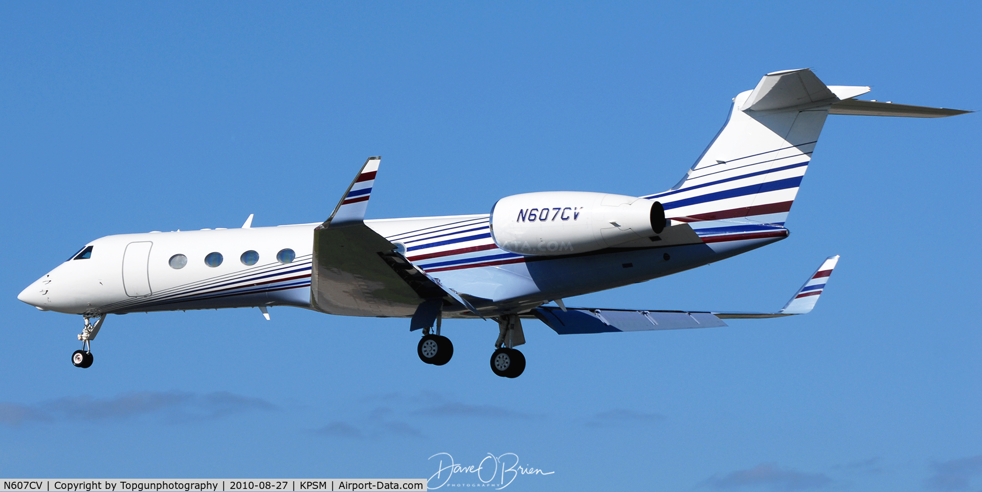 N607CV, 2004 Gulfstream Aerospace GV-SP (G550) C/N 5035, landing RW34