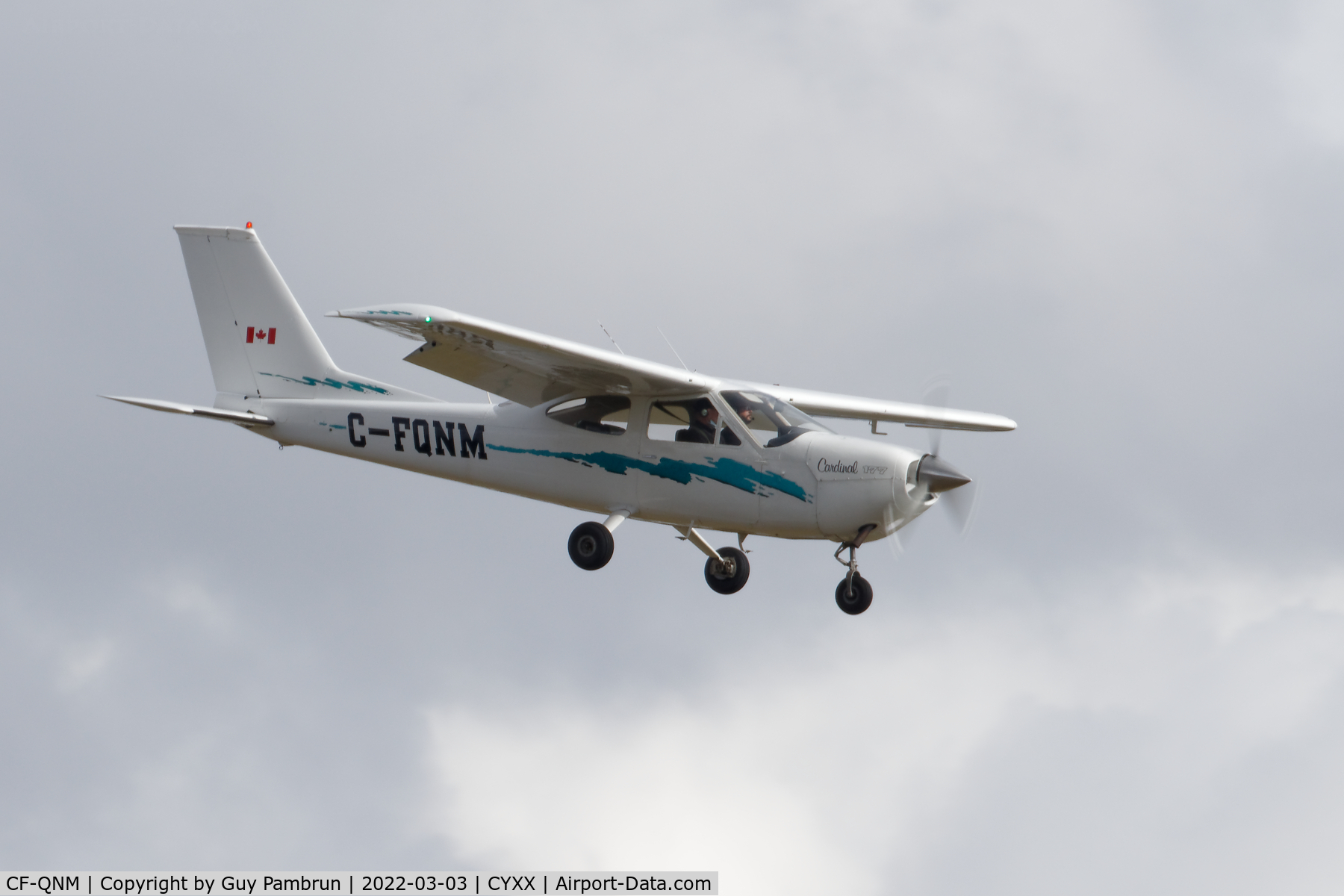 CF-QNM, 1972 Cessna 177B Cardinal C/N 17701714, Landing on 19