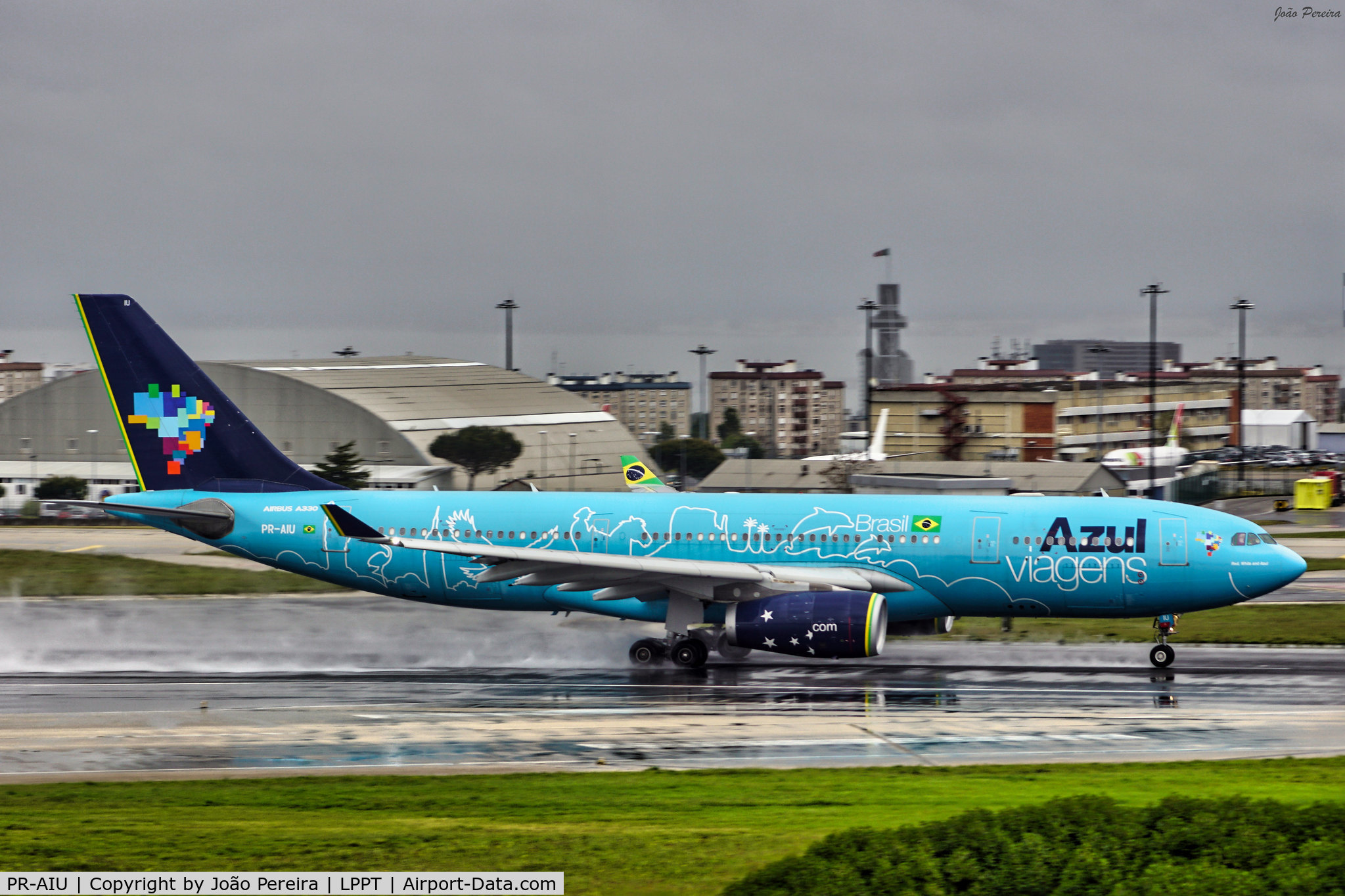 PR-AIU, 2002 Airbus A330-243 C/N 494, Azul A332 at LPPT