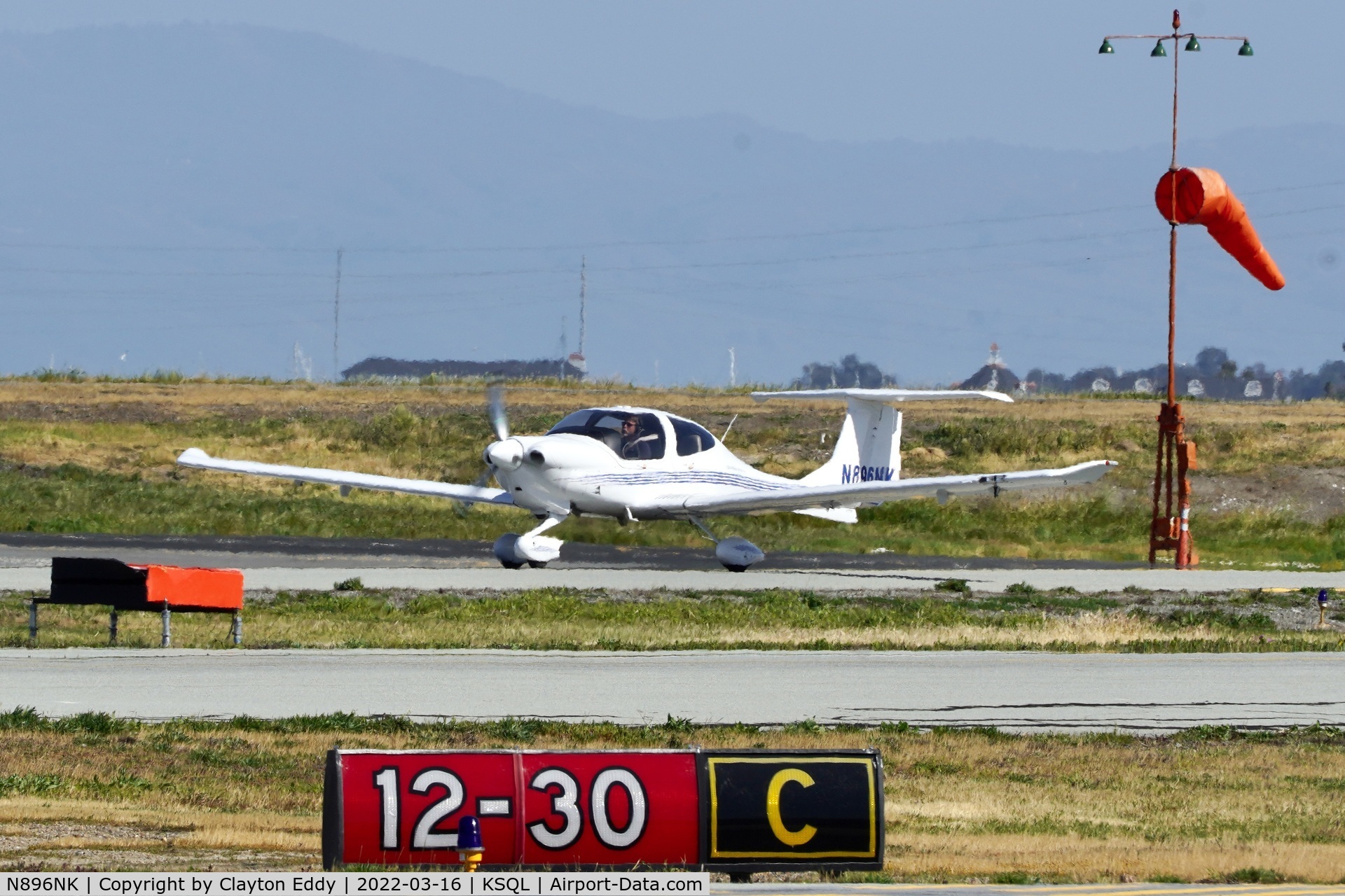 N896NK, Diamond DA-40 Diamond Star C/N 40.792, San Carlos Airport in California 2022.