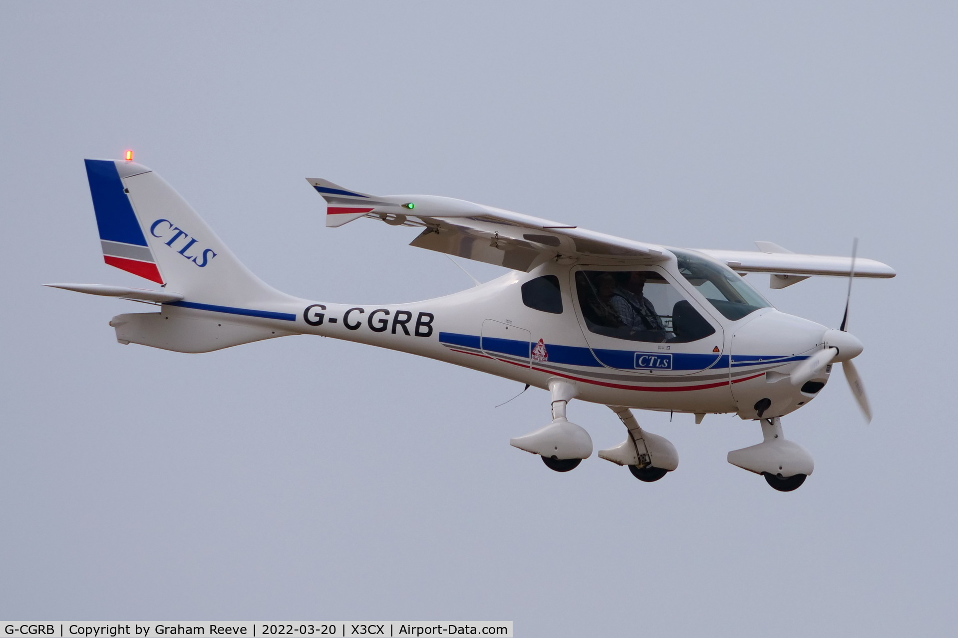 G-CGRB, 2010 Flight Design CT-LS C/N F-10-07-10, Landing at Northrepps.