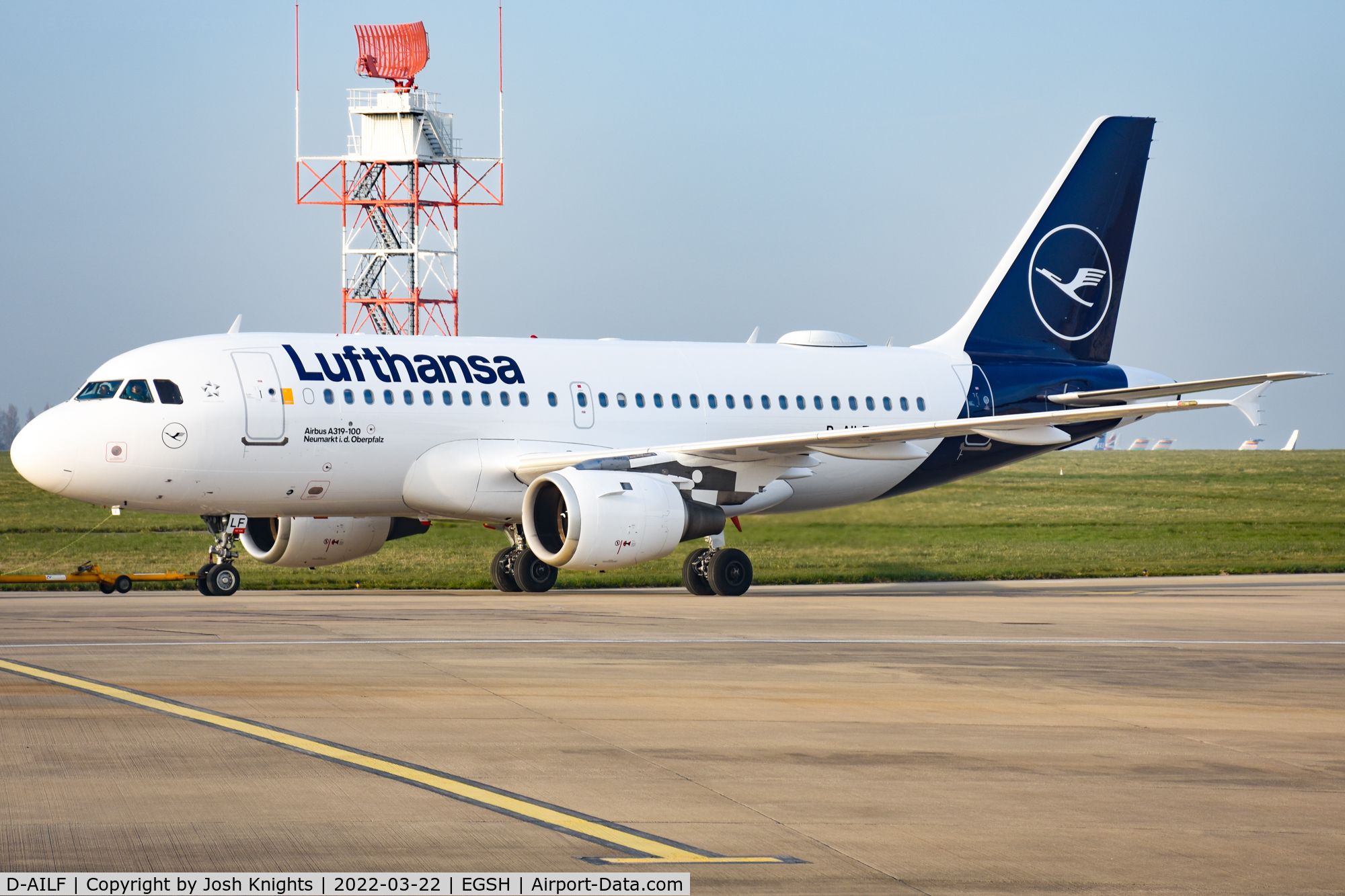 D-AILF, 1996 Airbus A319-114 C/N 636, Departing In The Updated Lufthansa Livery.