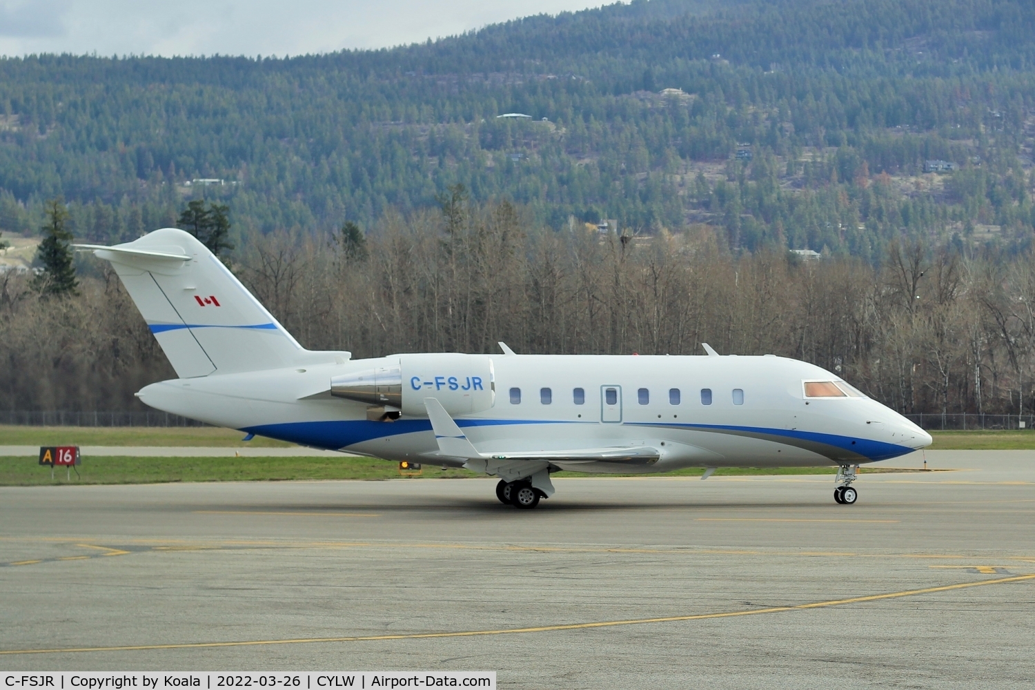 C-FSJR, 1999 Canadair Challenger 605 (CL-600-2B16) C/N 5413, Departure to Calgary.