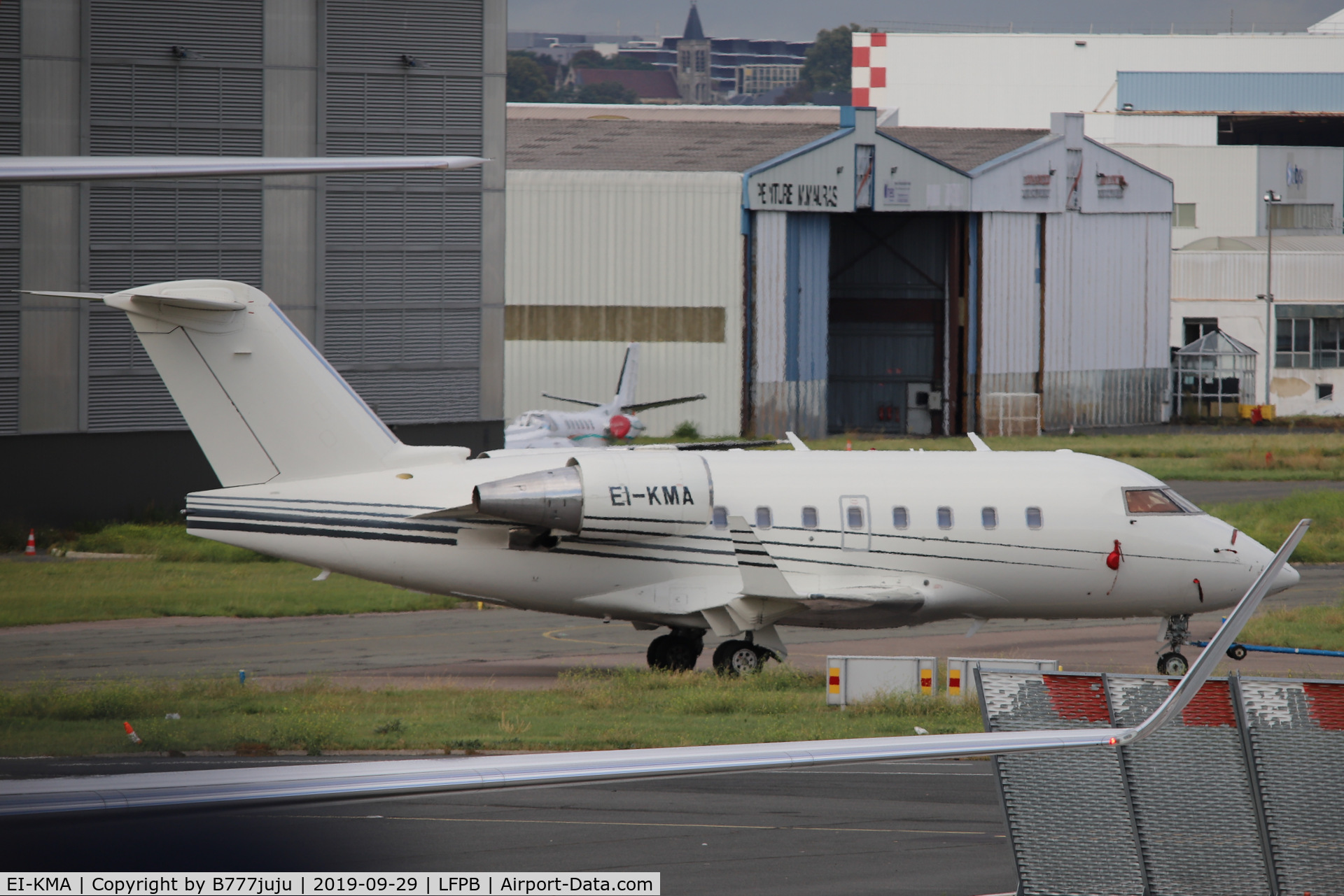 EI-KMA, 2004 Bombardier Challenger 604 (CL-600-2B16) C/N 5585, at Le Bourget