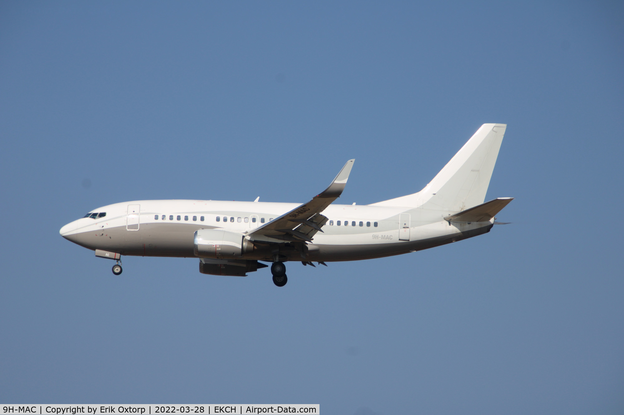 9H-MAC, 1990 Boeing 737-548 C/N 24968, 9H-MAC landing rw 22L