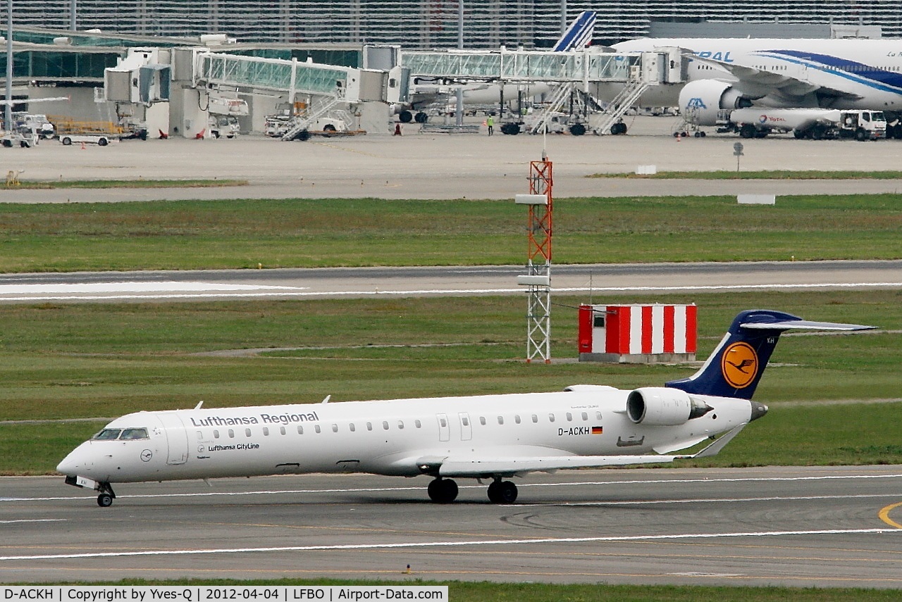 D-ACKH, 2006 Bombardier CRJ-900LR (CL-600-2D24) C/N 15085, Bombardier CRJ-900LR - Taxiing rwy 32L, Toulouse-Blagnac Airport (LFBO-TLS)