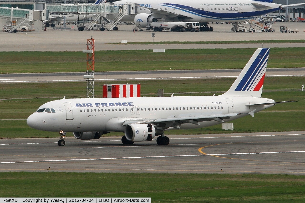 F-GKXD, 2002 Airbus A320-214 C/N 1873, Airbus A320-214, Reverse thrust landing rwy 32L, Toulouse Blagnac Airport (LFBO-TLS)