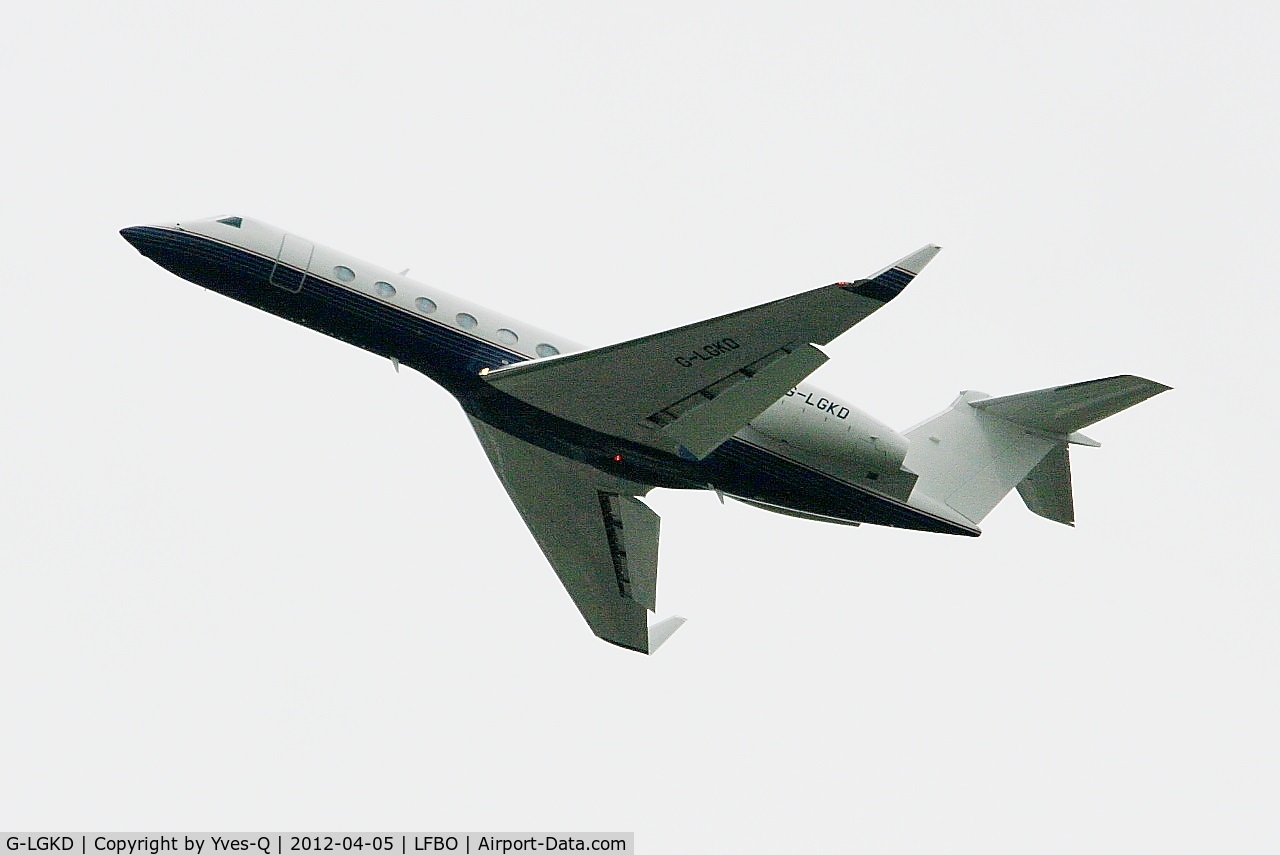G-LGKD, 2007 Gulfstream Aerospace GV-SP (G550) C/N 5172, Gulfstream Aerospace GV-SP, Climbing from rwy 32L, Toulouse Blagnac Airport (LFBO-TLS)
