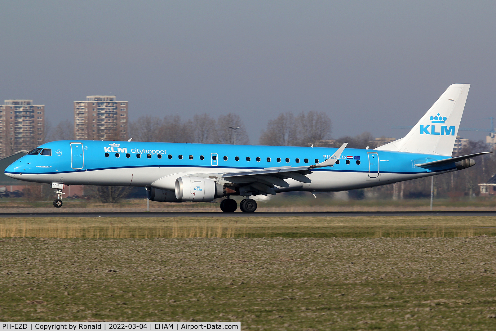 PH-EZD, 2009 Embraer 190LR (ERJ-190-100LR) C/N 19000279, at spl