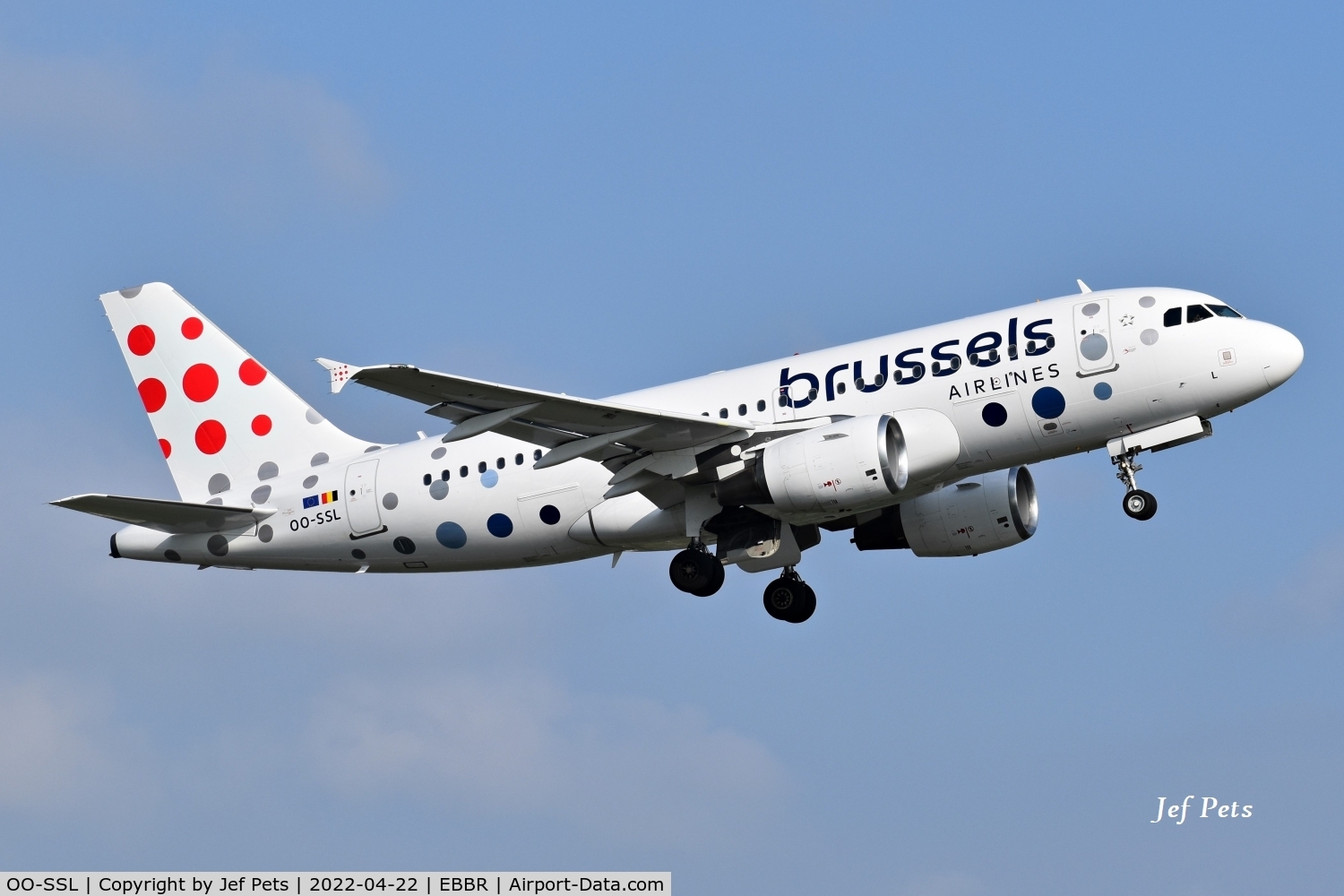 OO-SSL, 2002 Airbus A319-111 C/N 1803, Departing Brussels Airport.