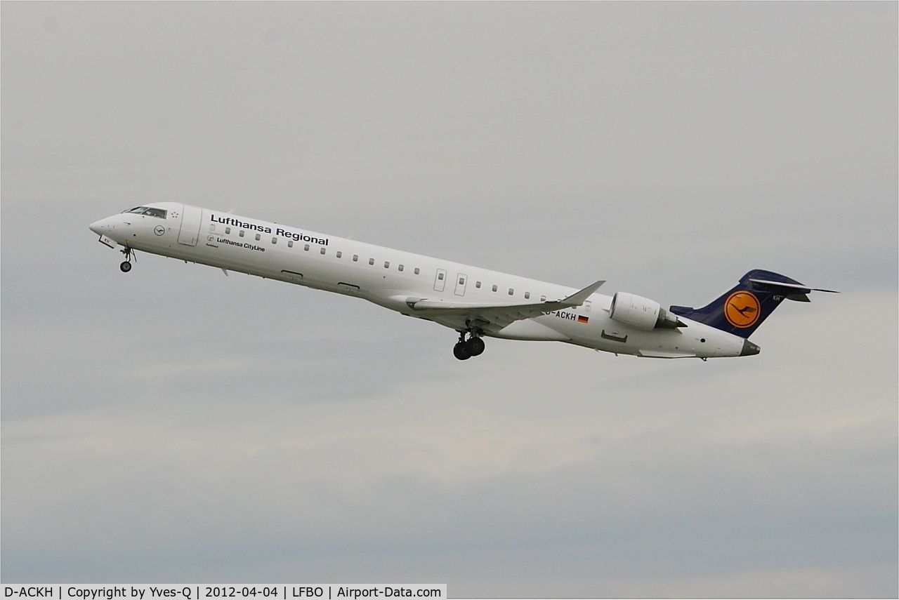 D-ACKH, 2006 Bombardier CRJ-900LR (CL-600-2D24) C/N 15085, Bombardier CRJ-900LR, take off rwy 32R, Toulouse-Blagnac Airport (LFBO-TLS)