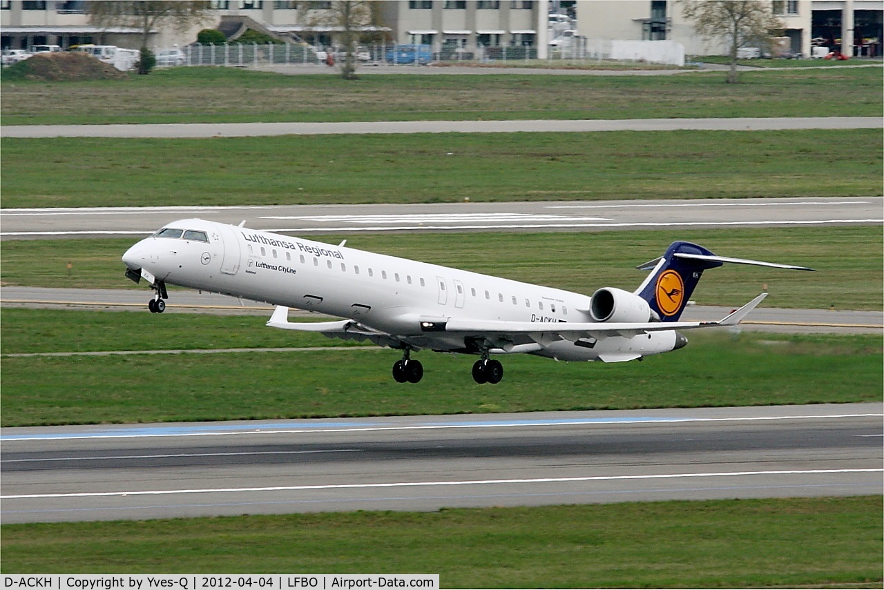 D-ACKH, 2006 Bombardier CRJ-900LR (CL-600-2D24) C/N 15085, Bombardier CRJ-900LR, take off rwy 32R, Toulouse-Blagnac Airport (LFBO-TLS)