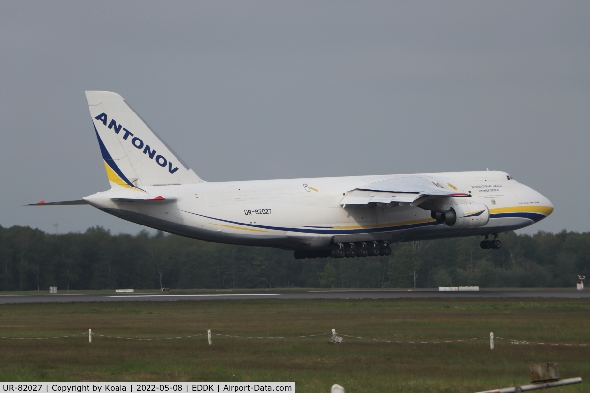 UR-82027, 1990 Antonov An-124-100 Ruslan C/N 19530502288, Touchdown within seconds.