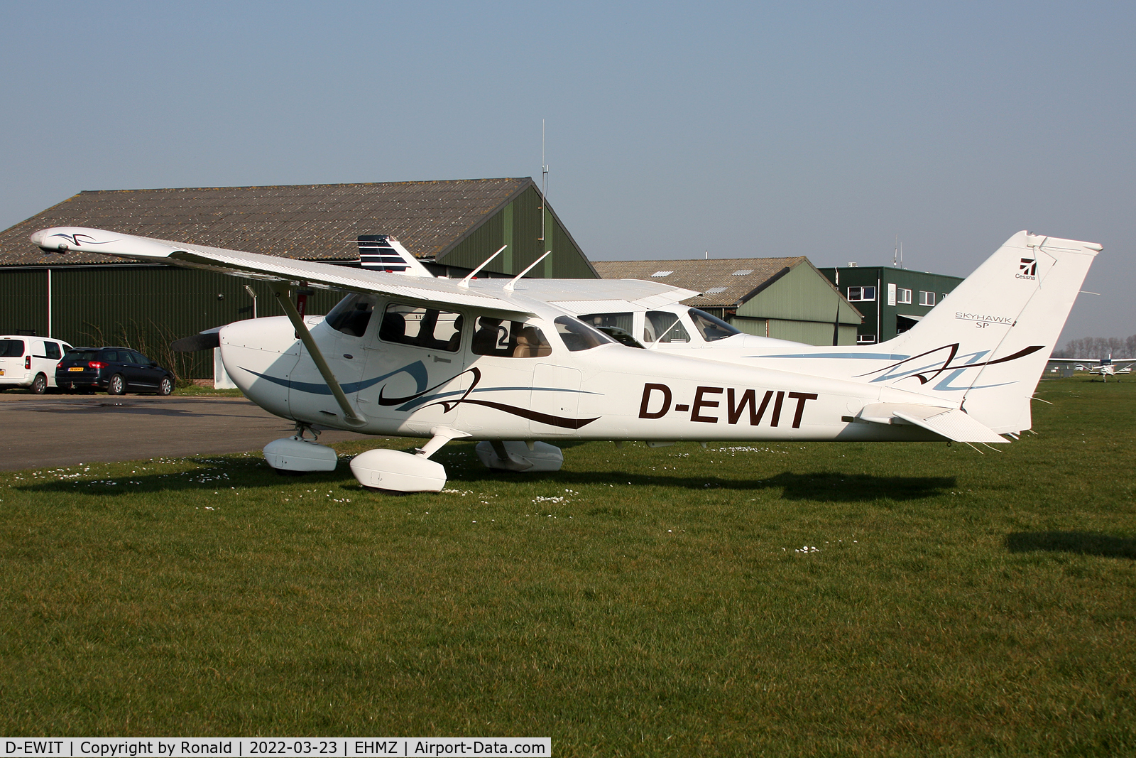 D-EWIT, 2008 Cessna 172S Skyhawk SP C/N 172S10803, at ehmz