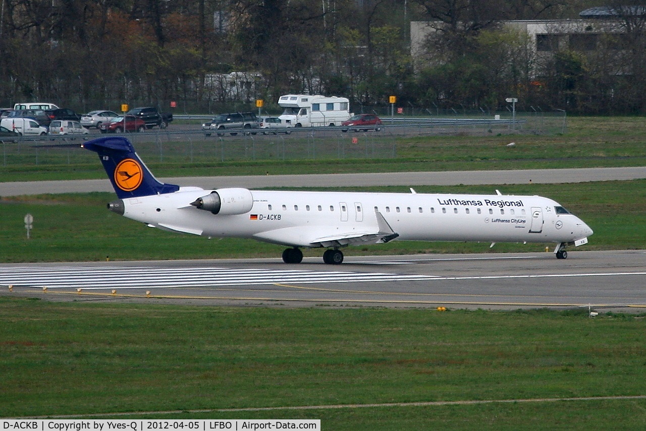D-ACKB, 2006 Bombardier CRJ-900LR (CL-600-2D24) C/N 15073, Bombardier CRJ-900LR, Lining up rwy 14L, Toulouse Blagnac Airport (LFBO-TLS)