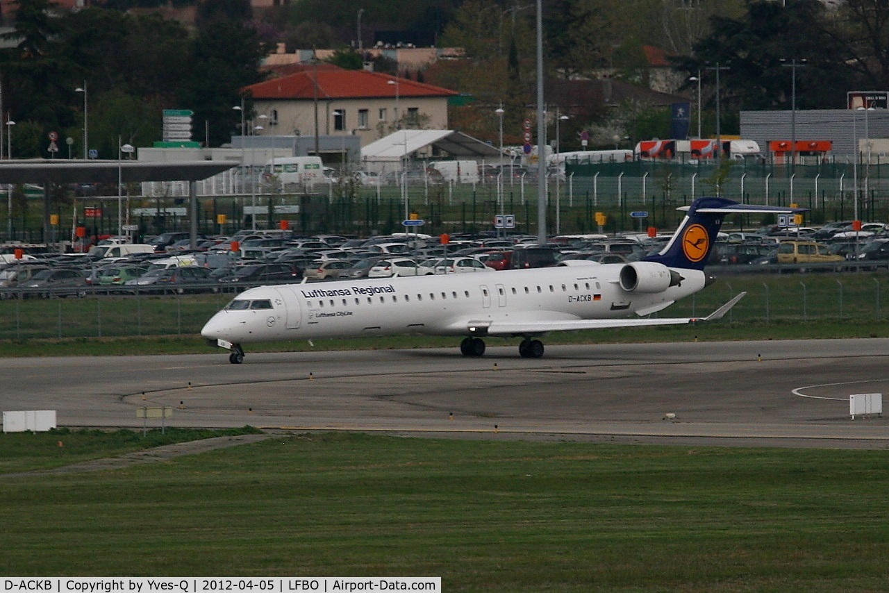 D-ACKB, 2006 Bombardier CRJ-900LR (CL-600-2D24) C/N 15073, Bombardier CRJ-900LR, Taxiing rwy 32L, Toulouse Blagnac Airport (LFBO-TLS)