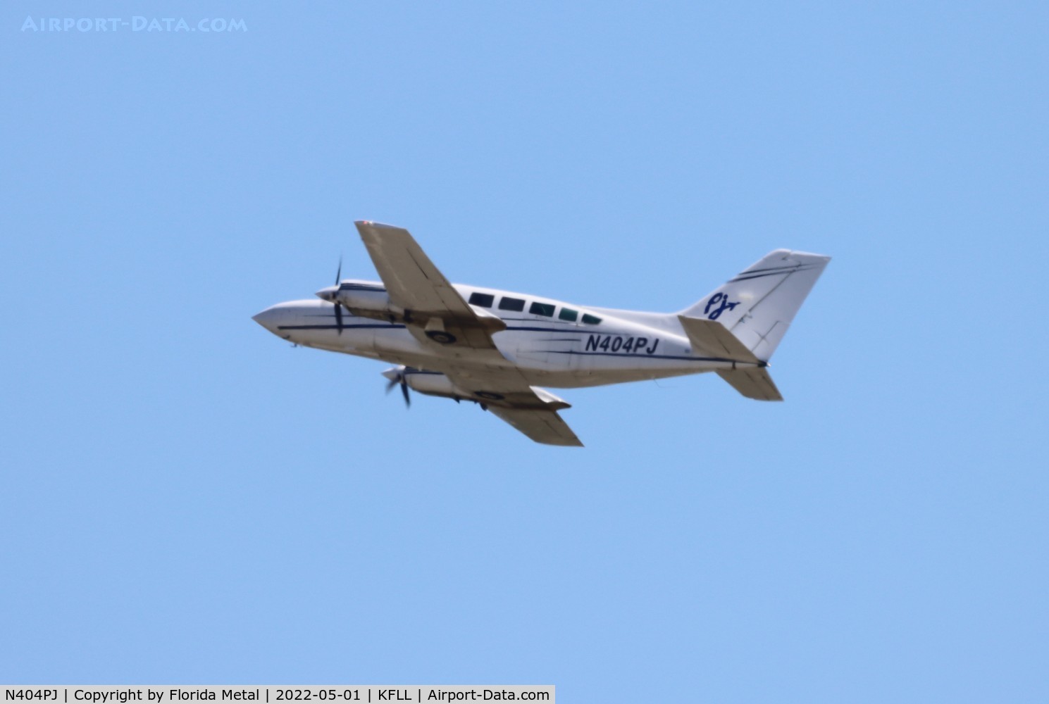 N404PJ, 1981 Cessna 402C Businessliner C/N 402C0513, FLL 2022
