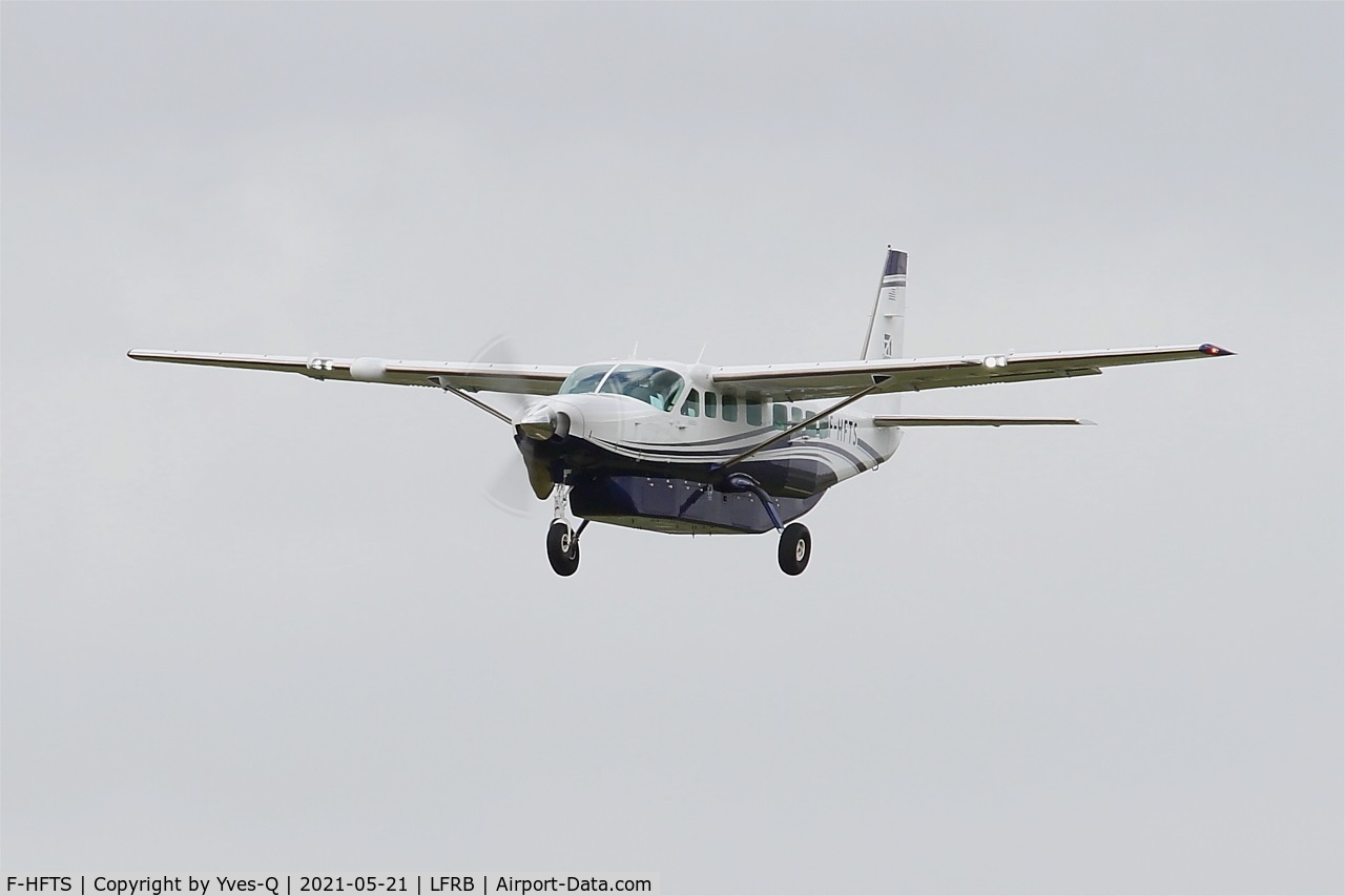 F-HFTS, 2016 Cessna 208B Grand Caravan C/N 208B5265, Textron Aviation Inc. Grand Caravan 208B, Short approach rwy 25L, Brest-Bretagne airport (LFRB-BES)