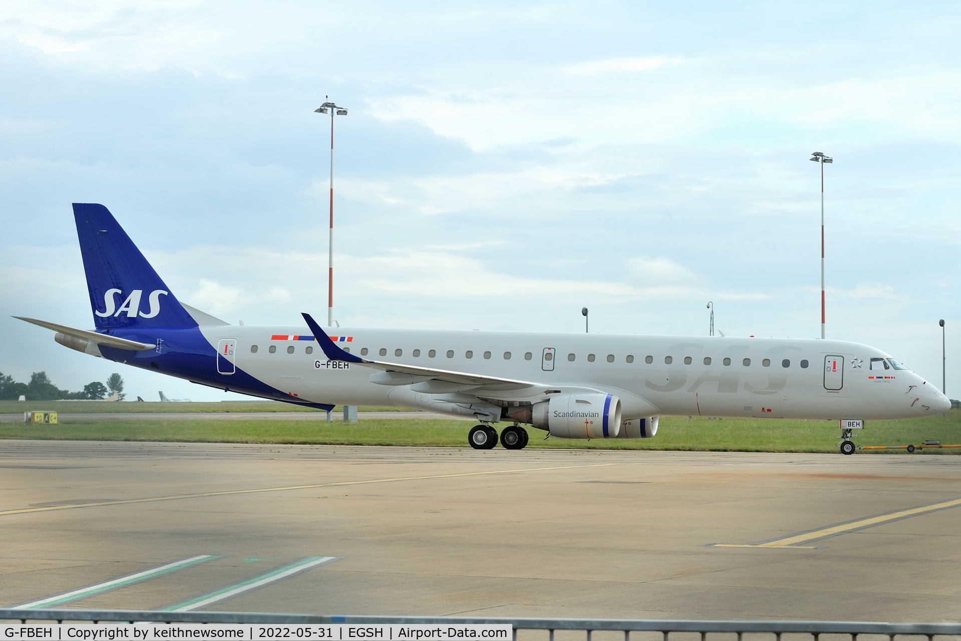 G-FBEH, 2007 Embraer 195LR (ERJ-190-200LR) C/N 19000128a, Storage movement with SAS Link colour scheme.