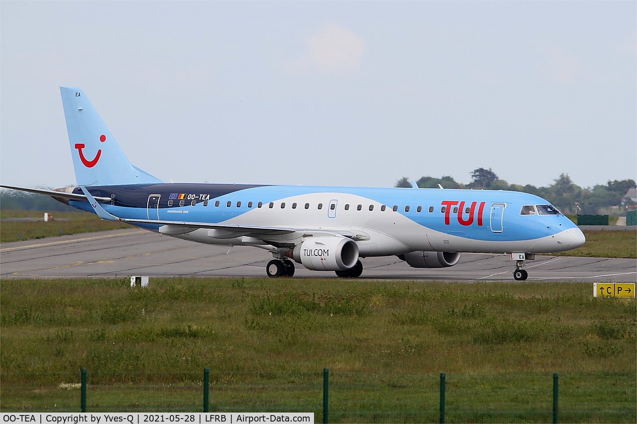 OO-TEA, 2014 Embraer 190LR (ERJ-190-100LR) C/N 19000665, Embraer 190LR, Taxiing to boarding area, Brest-Bretagne Airport (LFRB-BES)