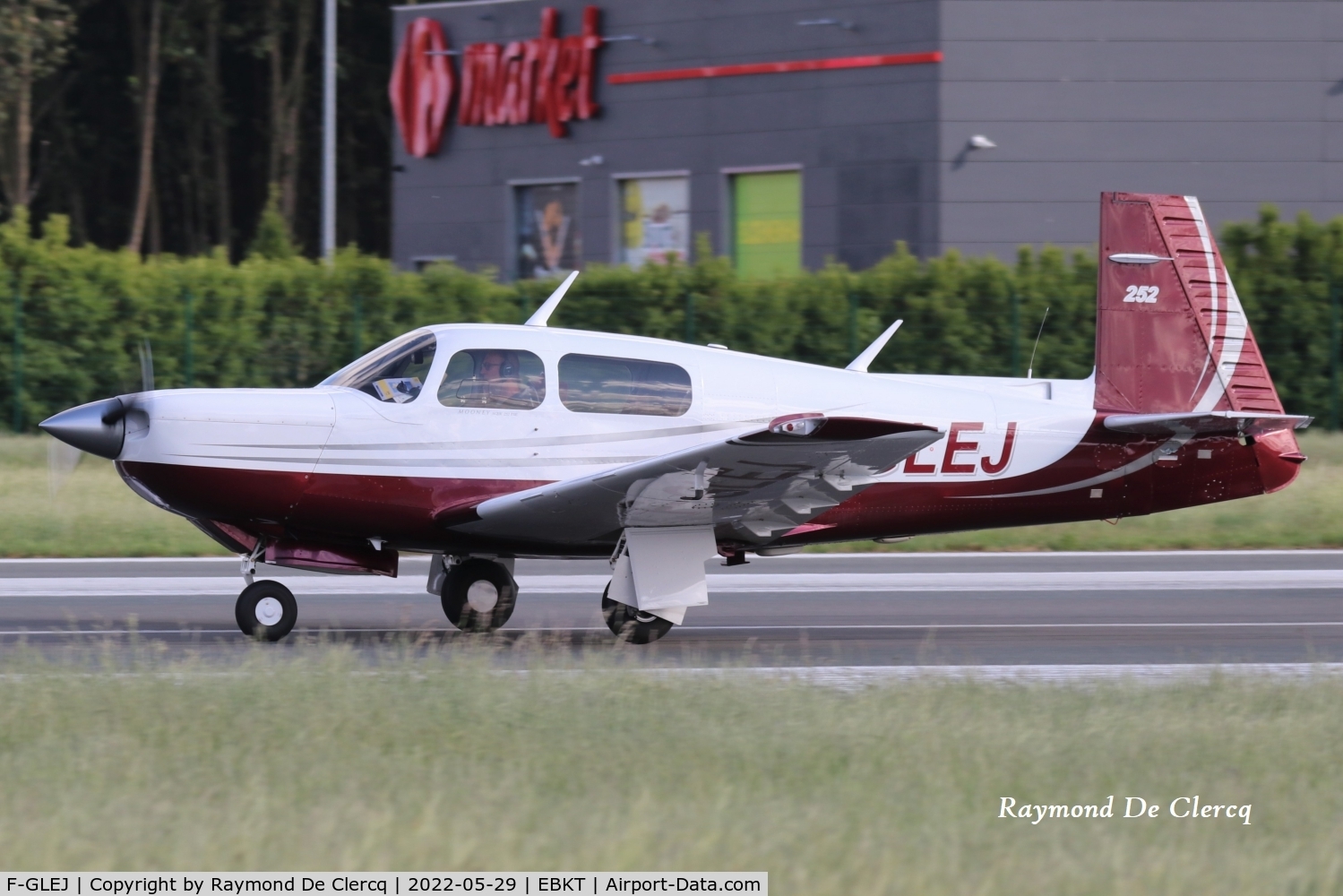 F-GLEJ, Mooney M20K C/N 25-1100, At Kortrijk Airport.