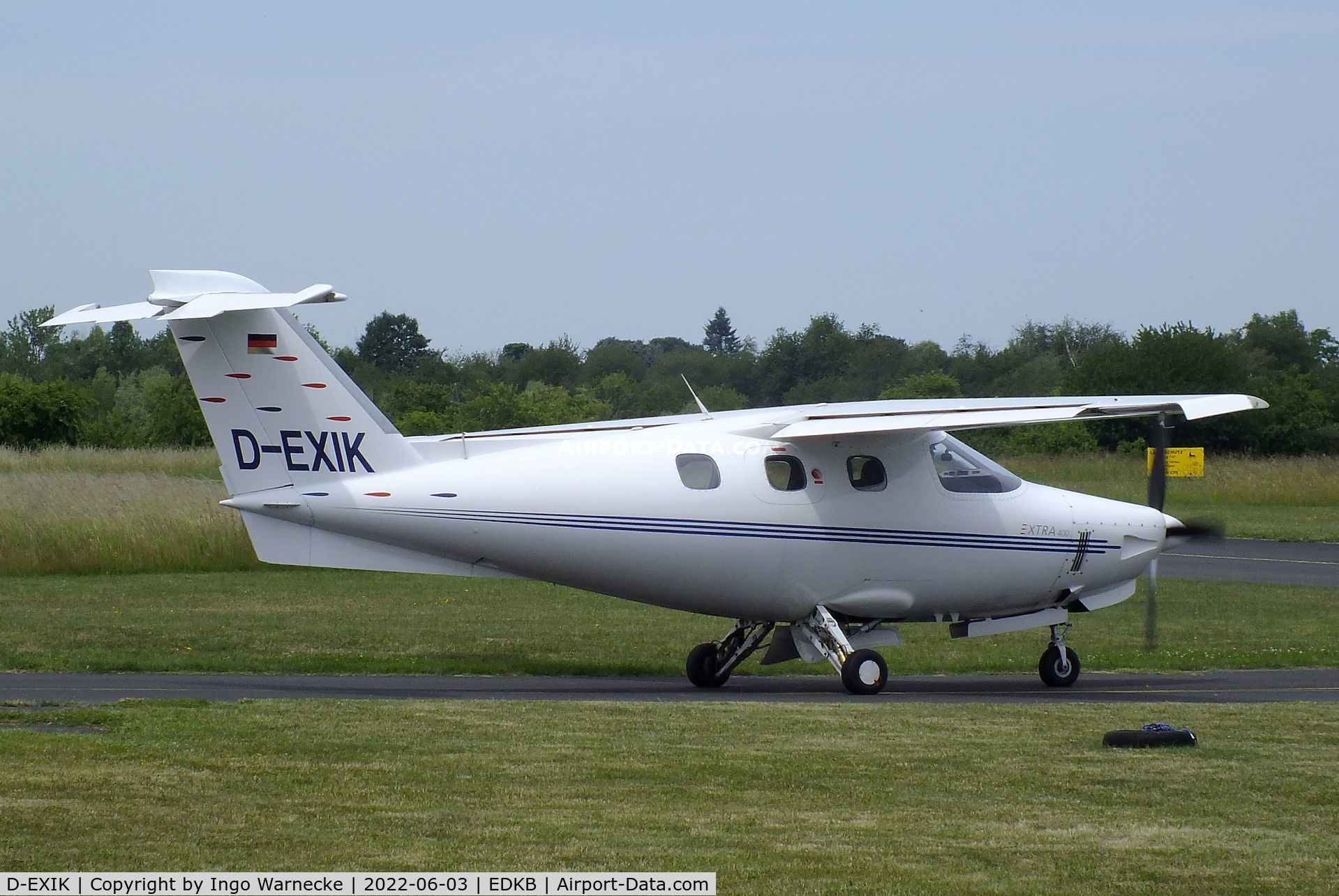 D-EXIK, 2000 Extra EA-400 C/N 13, Extra EA-400 at Bonn-Hangelar airfield '2205-06
