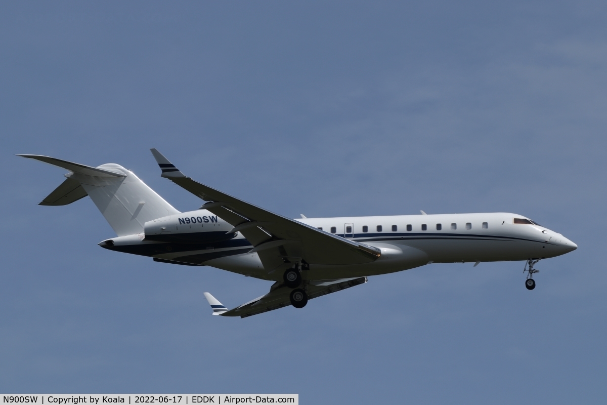 N900SW, 2008 Bombardier BD-700-1A10 C/N 9277, Arrival from Edinburgh. First pic in the database