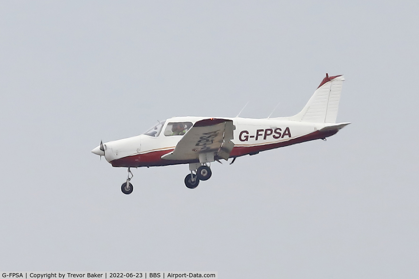 G-FPSA, 1986 Piper PA-28-161 Cherokee Warrior II C/N 28-8616038, On approach to Blackbushe