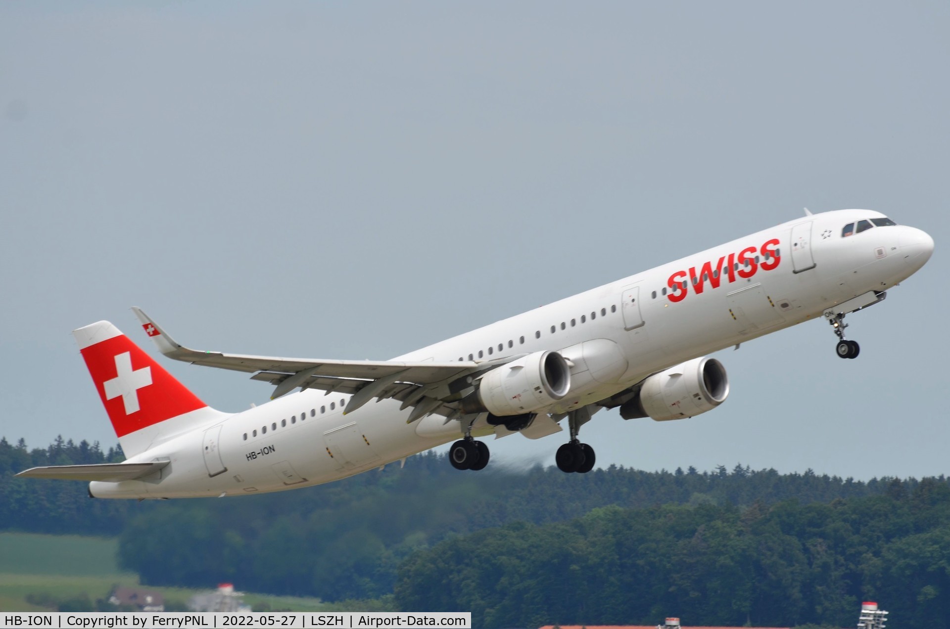 HB-ION, 2013 Airbus A321-212 C/N 5567, Swiss A321 taking-off