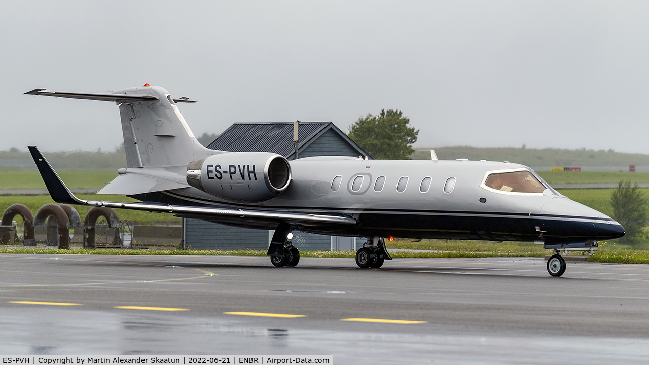 ES-PVH, 1998 Learjet 31A C/N 31A-162, Taxying on 