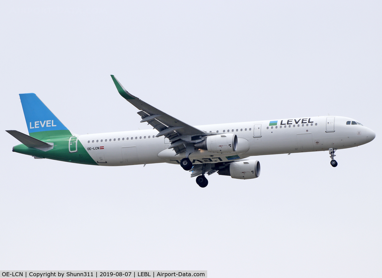 OE-LCN, 2015 Airbus A321-211 C/N 6454, Landing rwy 07L