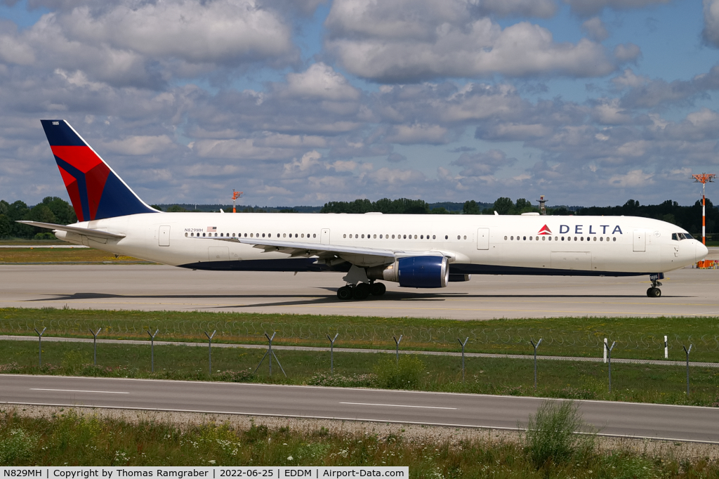 N829MH, 2000 Boeing 767-432/ER C/N 29700, Delta Air Lines Boeing 767-400(ER)