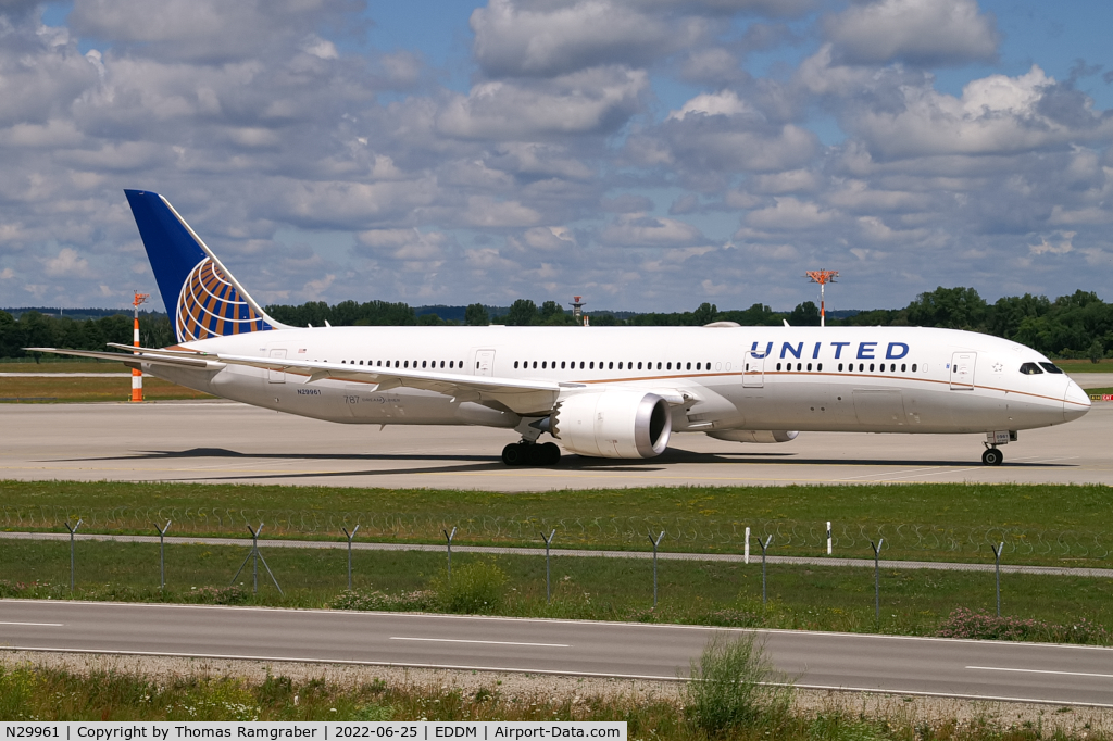 N29961, 2015 Boeing 787-9 Dreamliner Dreamliner C/N 37811, United Airlines Boeing 787-9 Dreamliner