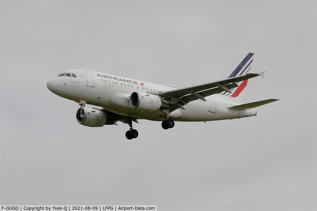 F-GUGD, 2003 Airbus A318-111 C/N 2081, Airbus A318-111, Short approach rwy 26L, Roissy Charles De Gaulle airport (LFPG-CDG)