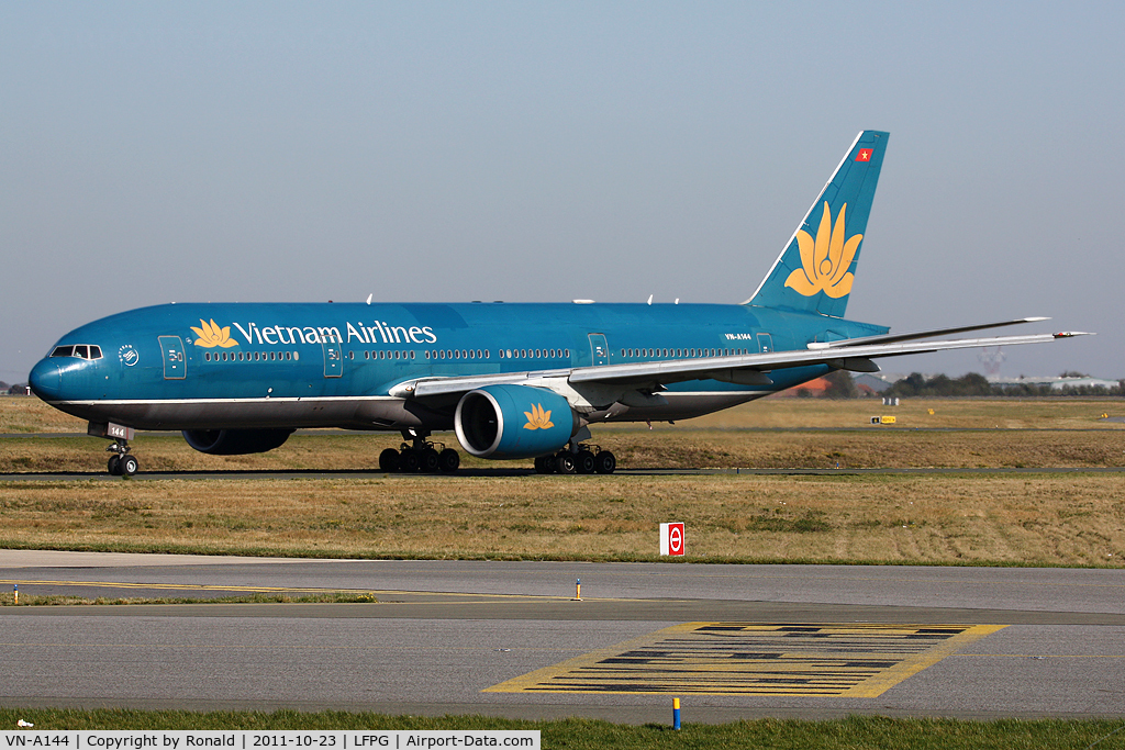 VN-A144, Boeing 777-2K6/ER C/N 33503, at cdg