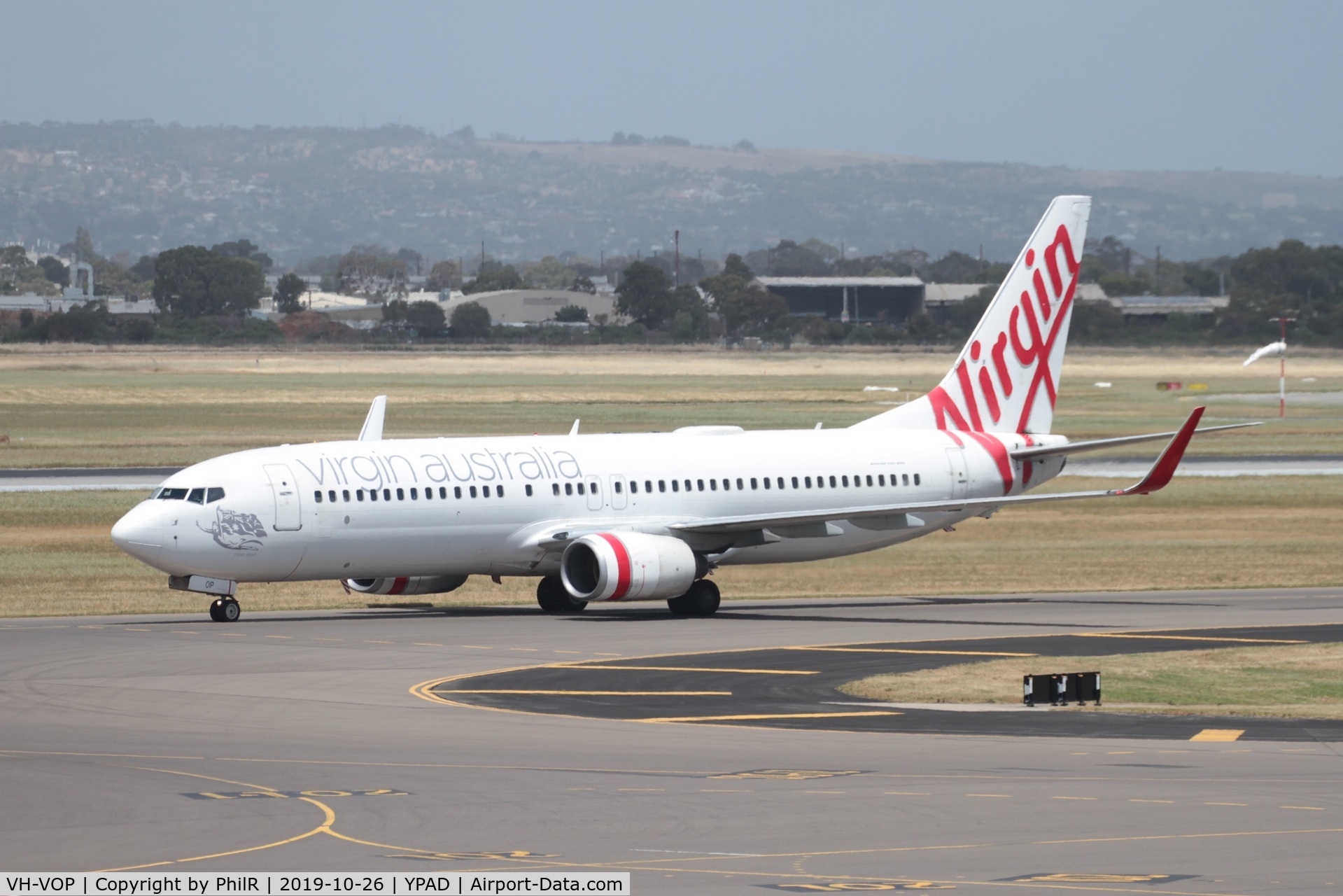 VH-VOP, 2003 Boeing 737-8FE C/N 33797, Tzxying in at Adelaide