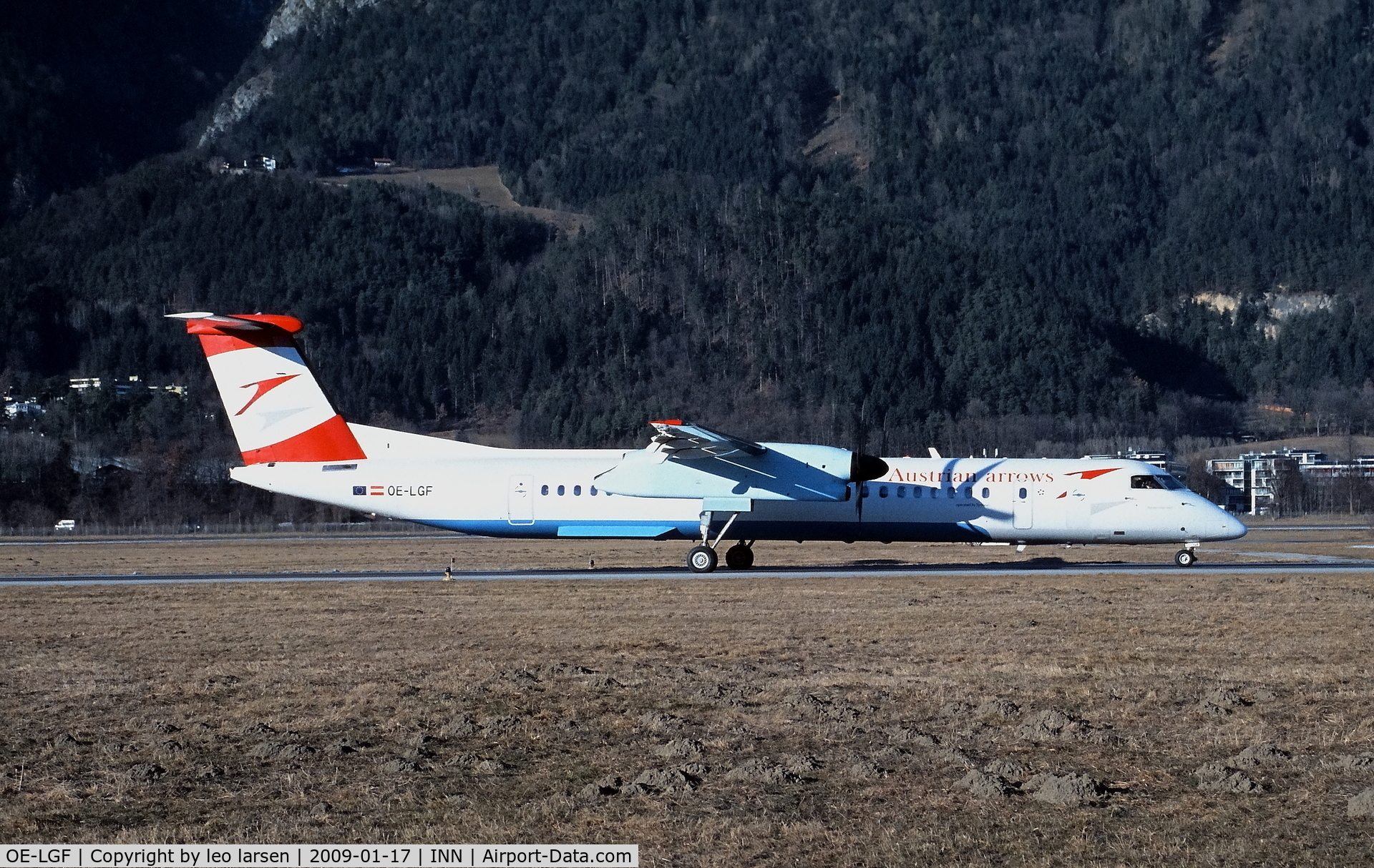 OE-LGF, 2002 De Havilland Canada DHC-8-402Q Dash 8 C/N 4068, Innsbruck 17.1.2009