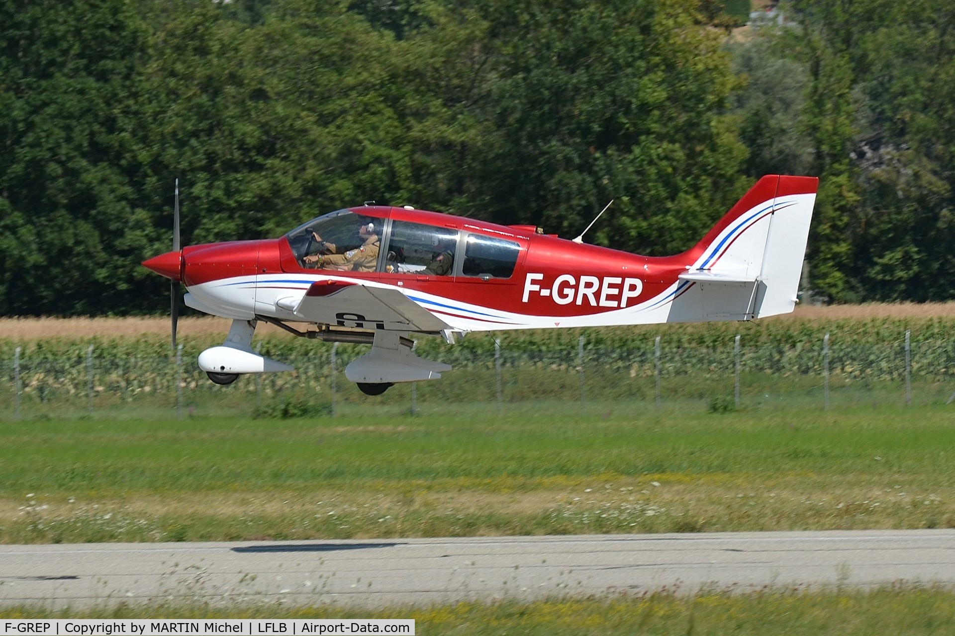 F-GREP, Robin DR-400-160 Chevalier C/N 2439, atterrissage piste 36