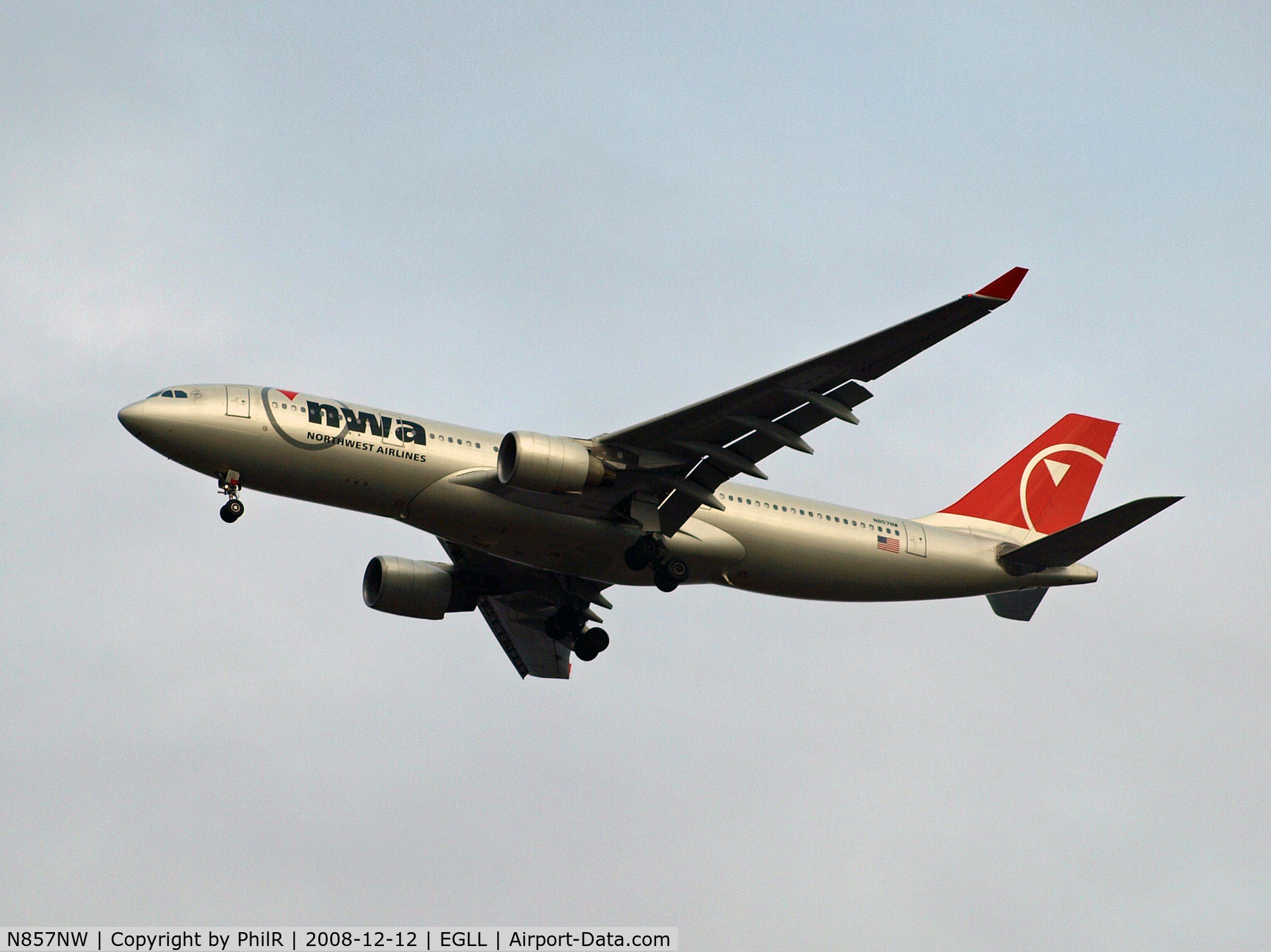 N857NW, 2004 Airbus A330-223 C/N 0633, Northwest Airlines A330-200 N857NW on finals for LHRs 27L