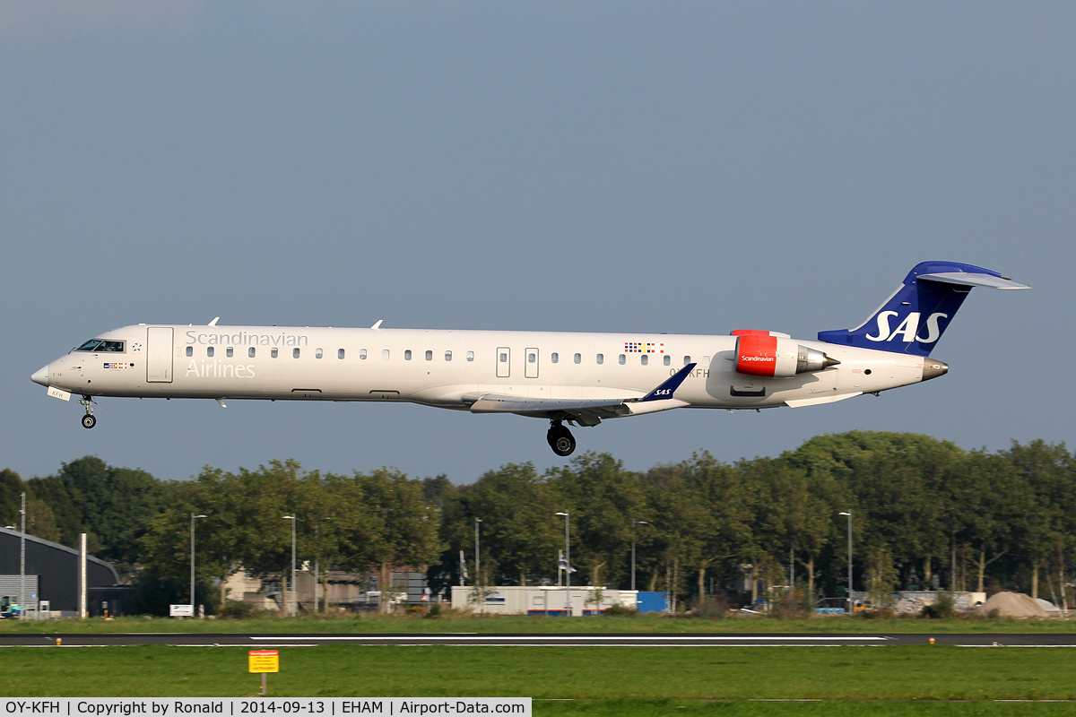 OY-KFH, 2009 Bombardier CRJ-900 (CL-600-2D24) C/N 15240, at spl