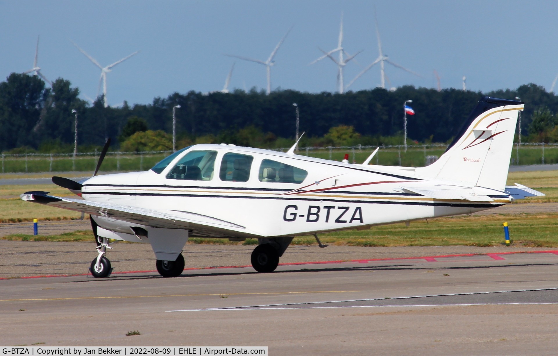 G-BTZA, 1981 Beech F33A Bonanza C/N CE-957, Lelystad Airport