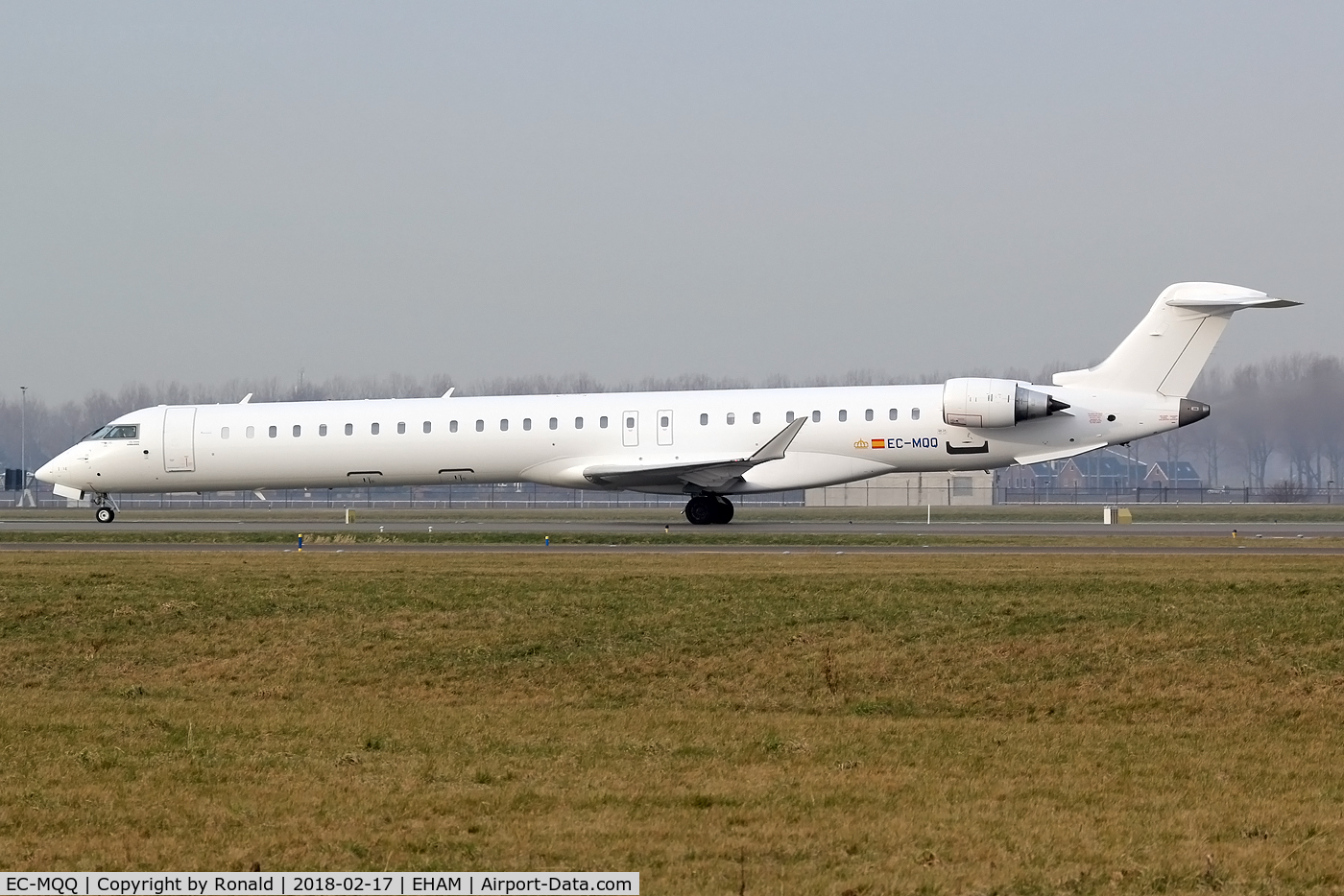 EC-MQQ, 2017 Bombardier CRJ-1000 (CL-600-2E25) C/N 19055, at spl