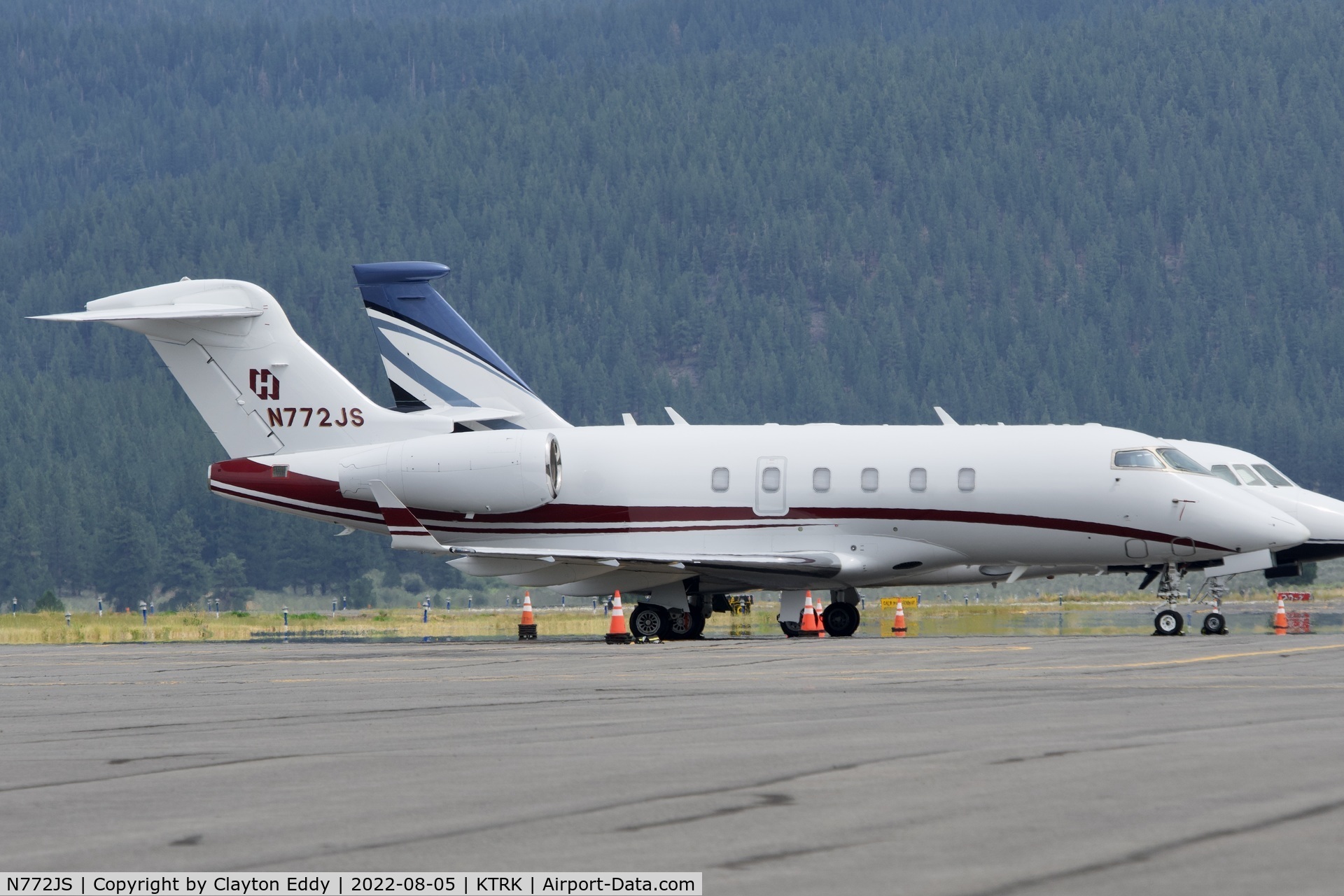 N772JS, 2007 Bombardier Challenger 300 (BD-100-1A10) C/N 20153, Truckee airport in California 2022.